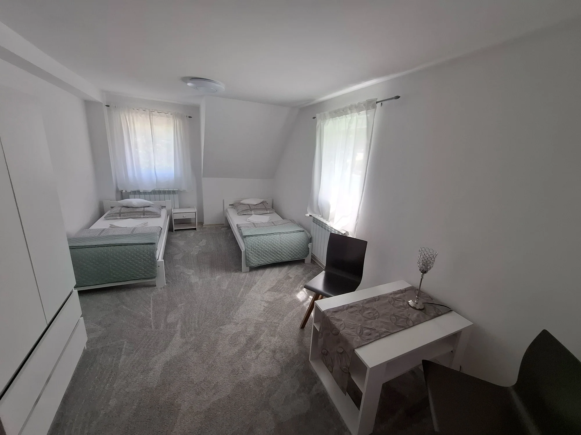 Chatová osada v polských Krkonoších: pokoje až pro 5 osob se snídaní, sauna