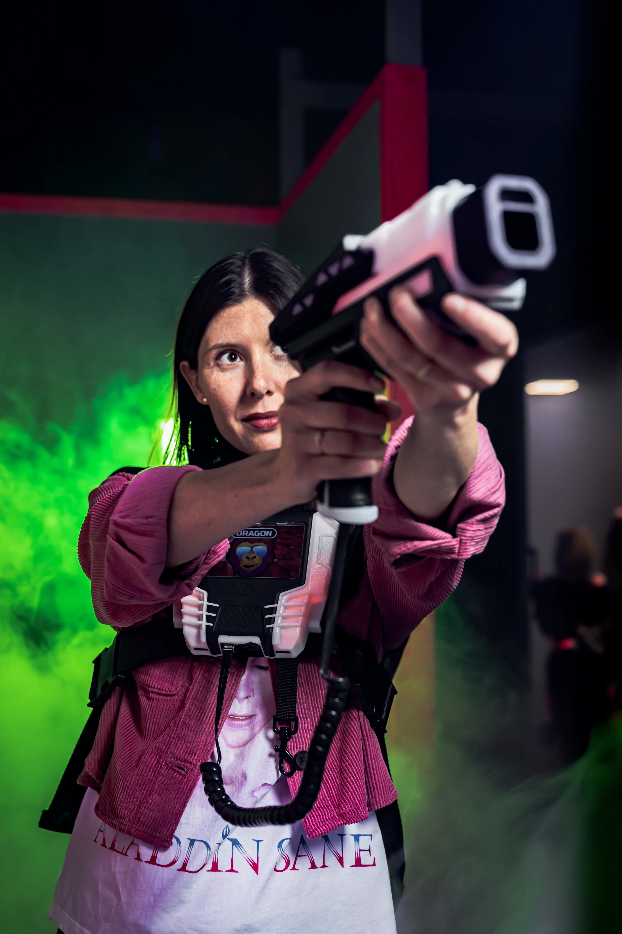 Voucher na laser game do unikátní arény Neon factory: 200–⁠⁠⁠⁠⁠⁠2000 Kč, moderní ovladače, vesty i prostředí