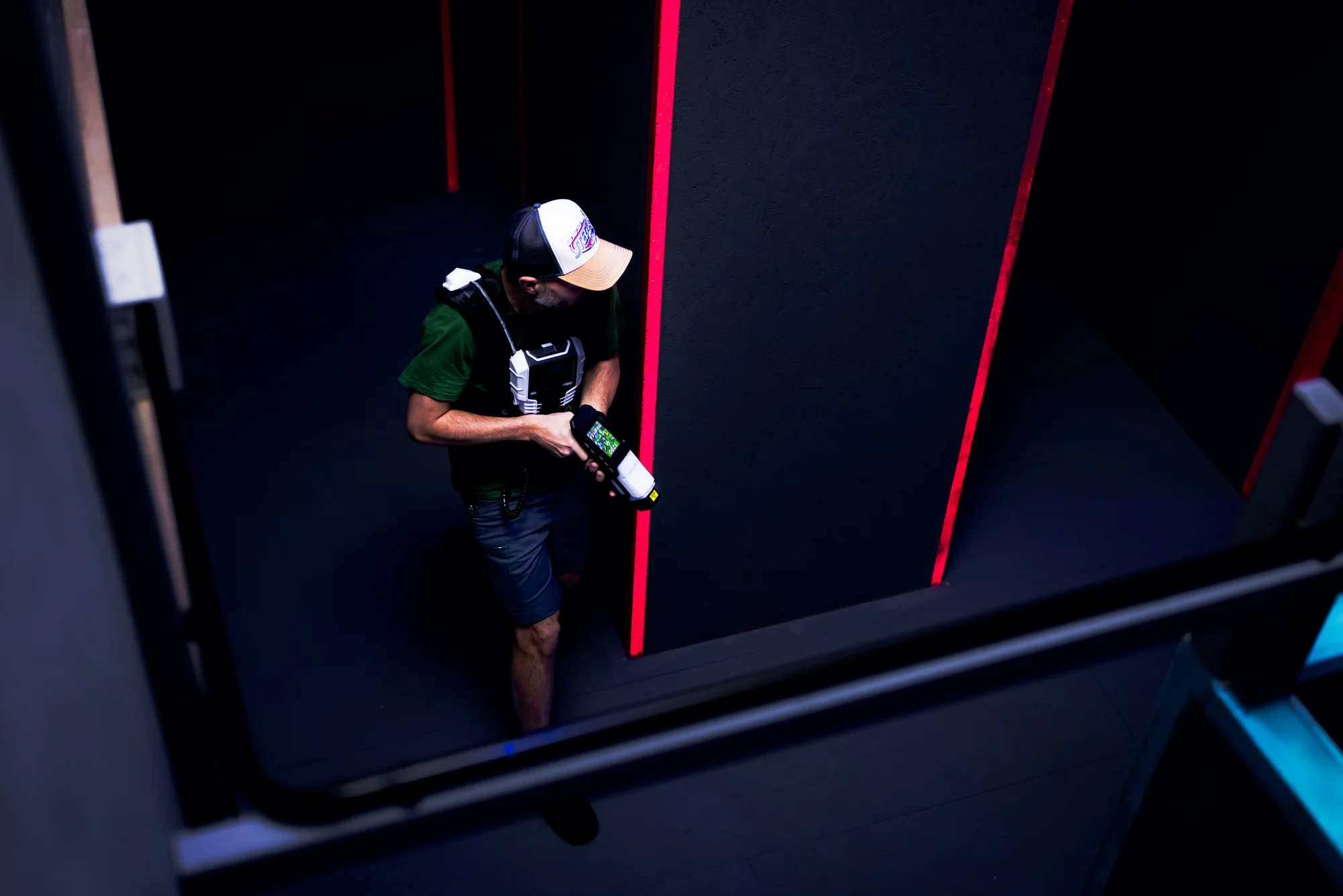 Voucher na laser game do unikátní arény Neon factory: 200–⁠⁠⁠⁠⁠⁠2000 Kč, moderní ovladače, vesty i prostředí