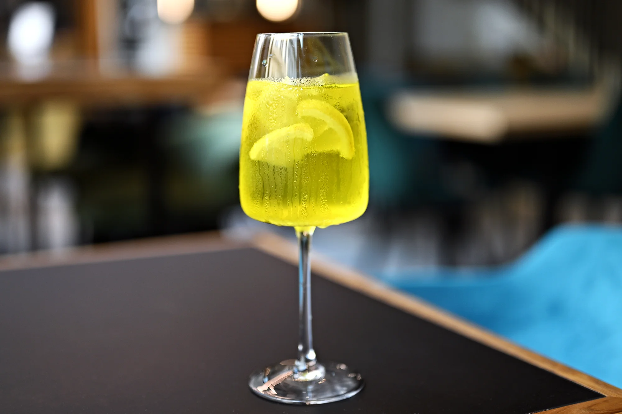 Víno nebo koktejl včetně tapas dle výběru: prosecco, mojito i sýrový talíř