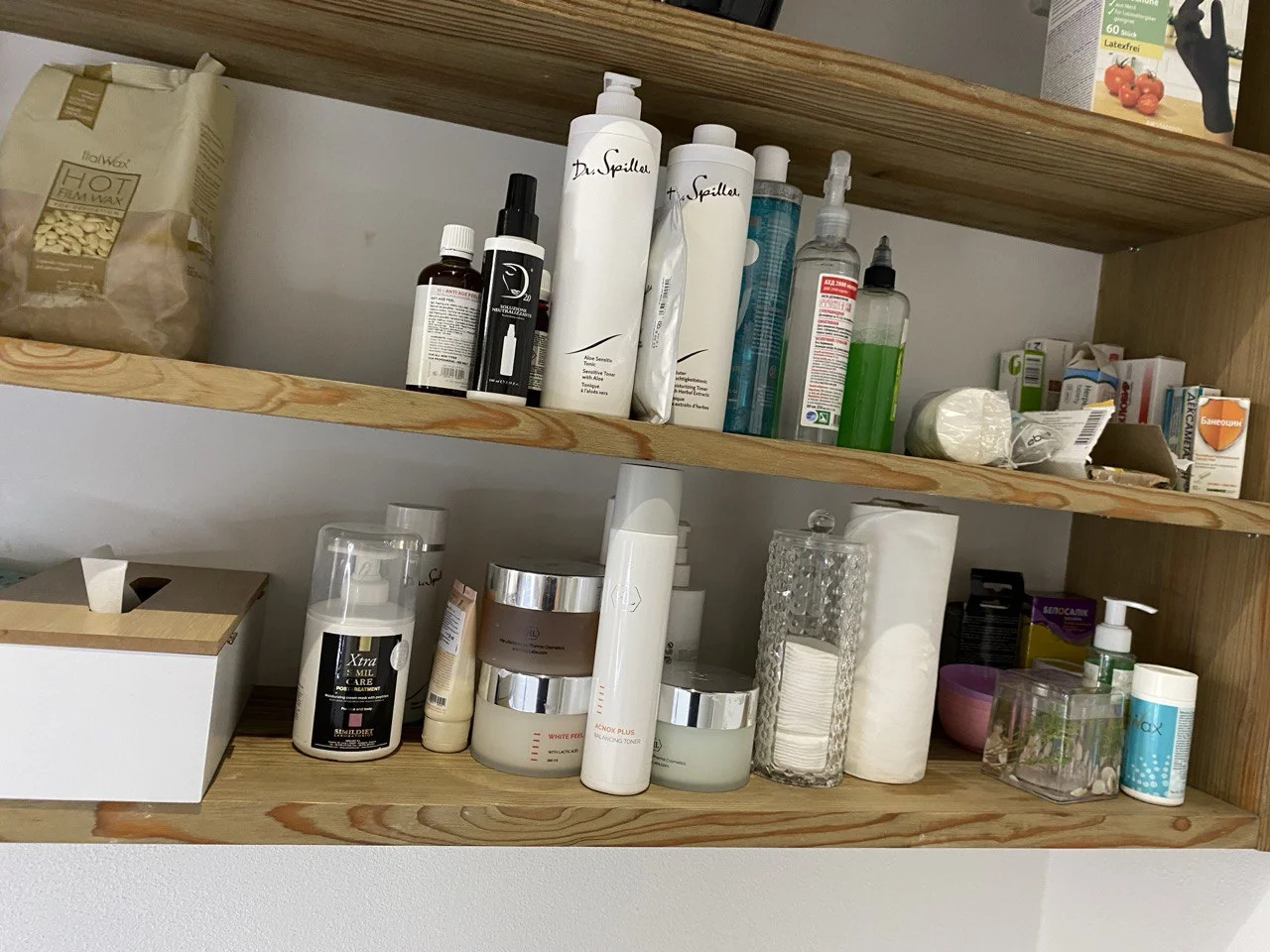 Kosmetické ošetření dle výběru: peeling, masáž obličeje i sádrová maska