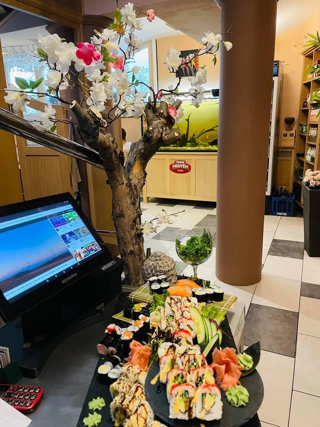Nabité sushi sety o 38 či 48 ks v Táboře: tuňák i losos či avokádo