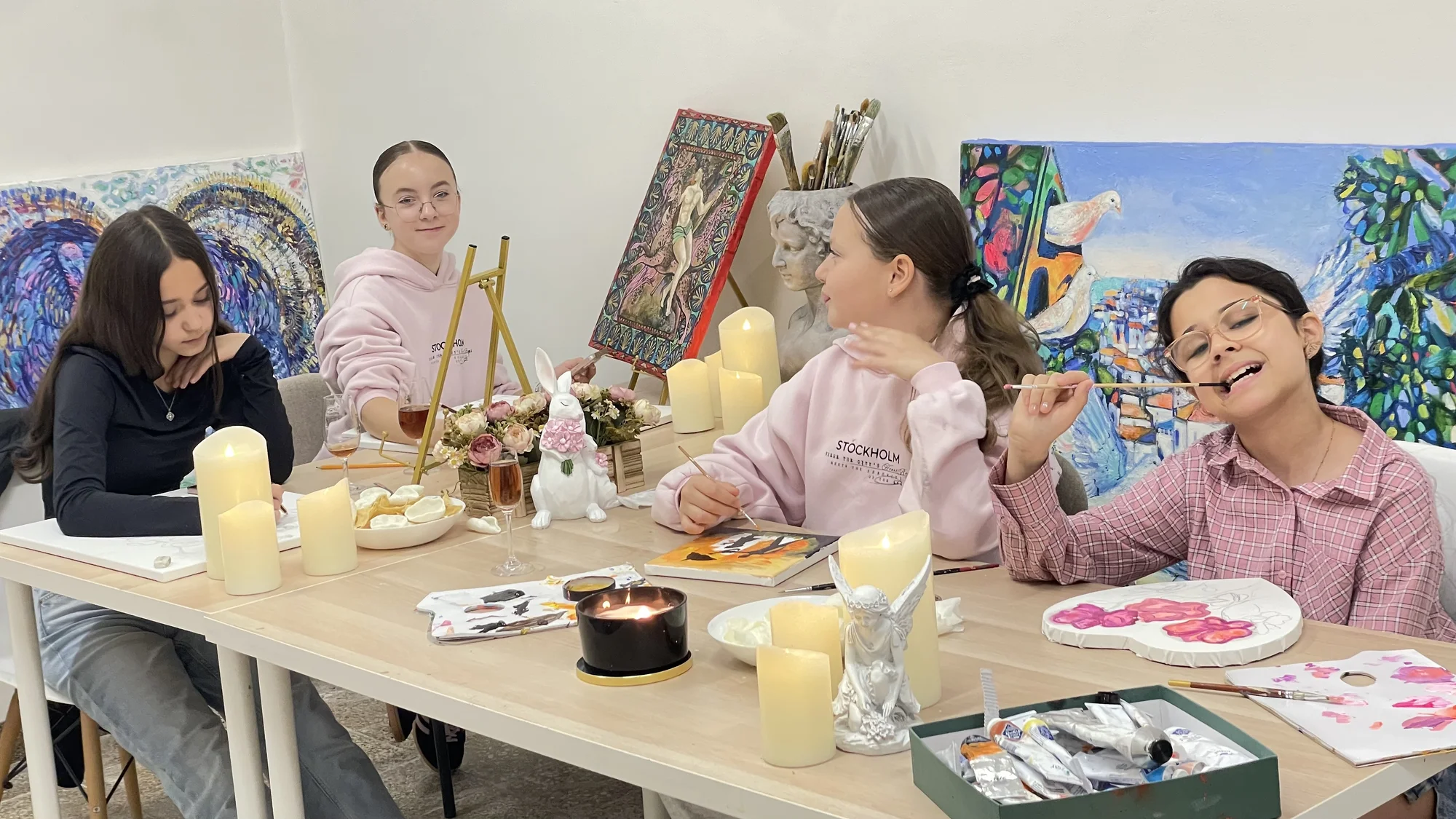 Umění pro každého: Objevte svou kreativitu na skupinovém workshopu malování
