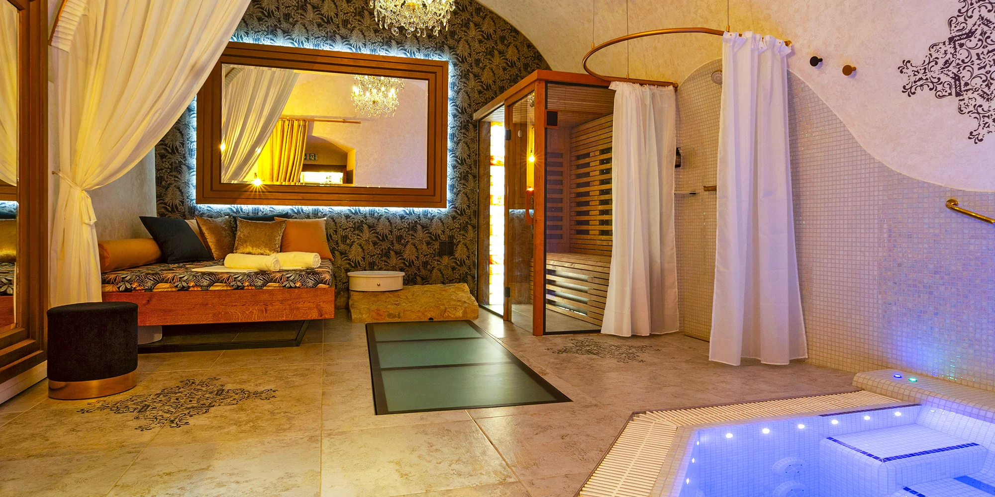 4* hotel ve Slaném: jídlo i s vínem a wellness