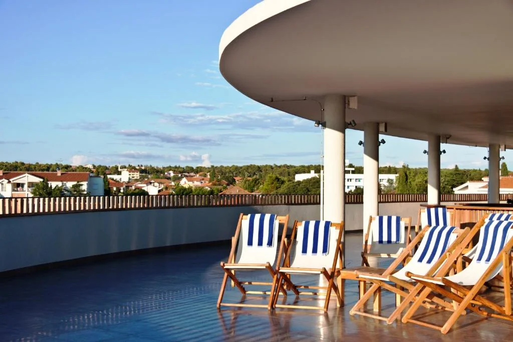 Pohodová dovolená v Dalmácii: 4* hotel v přístavu, snídaně, bazén, dítě do 5,9 let zdarma