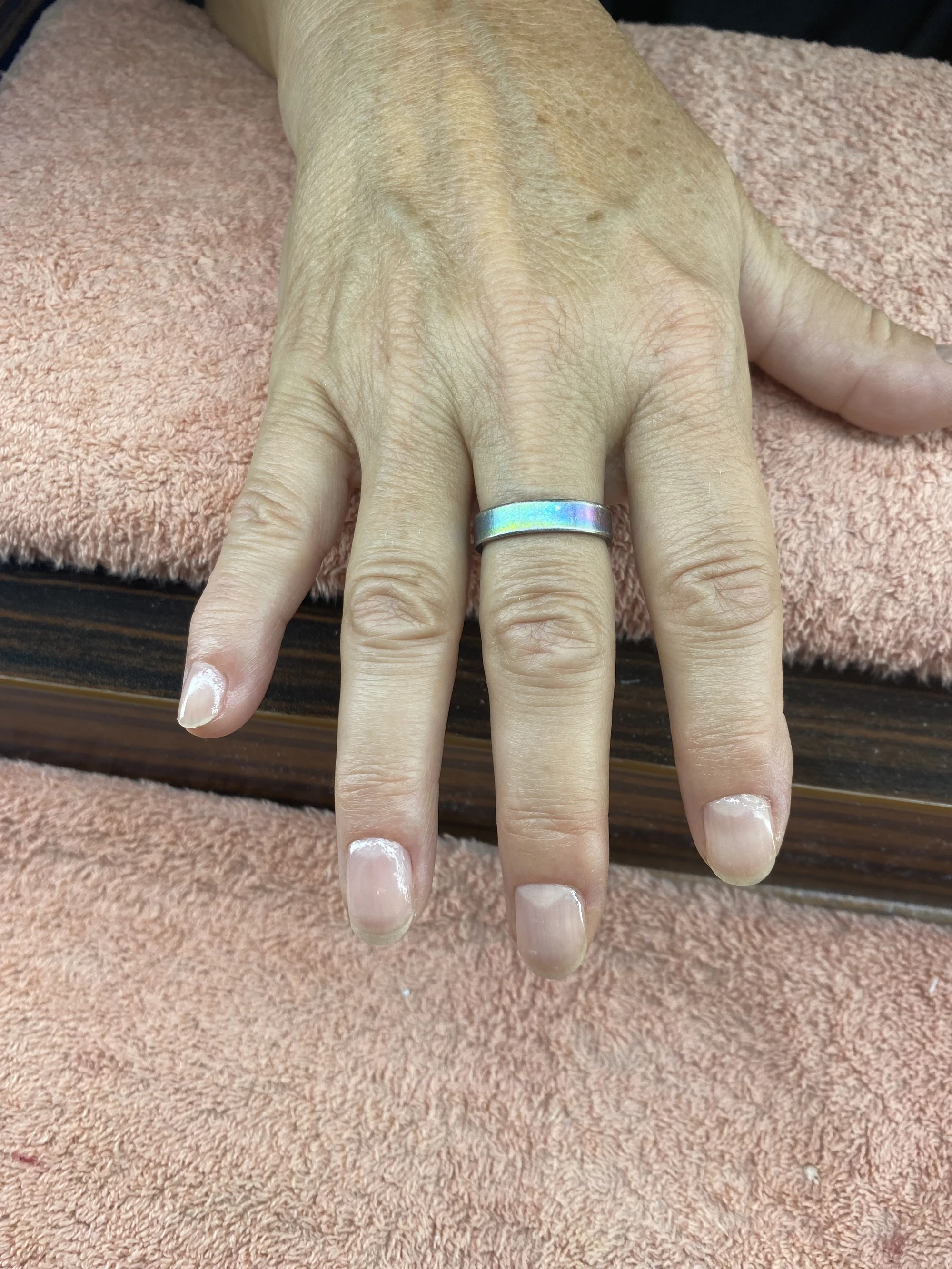 Manikúra s lakováním, gellak i shellac nebo gelová modeláž či doplnění