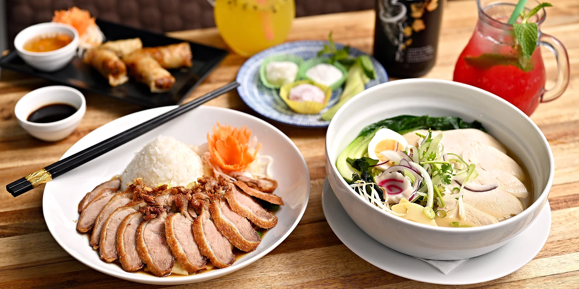 3chod. asijské menu pro dva: závitky, kachna na medu, ramen, mochi i lahev vína