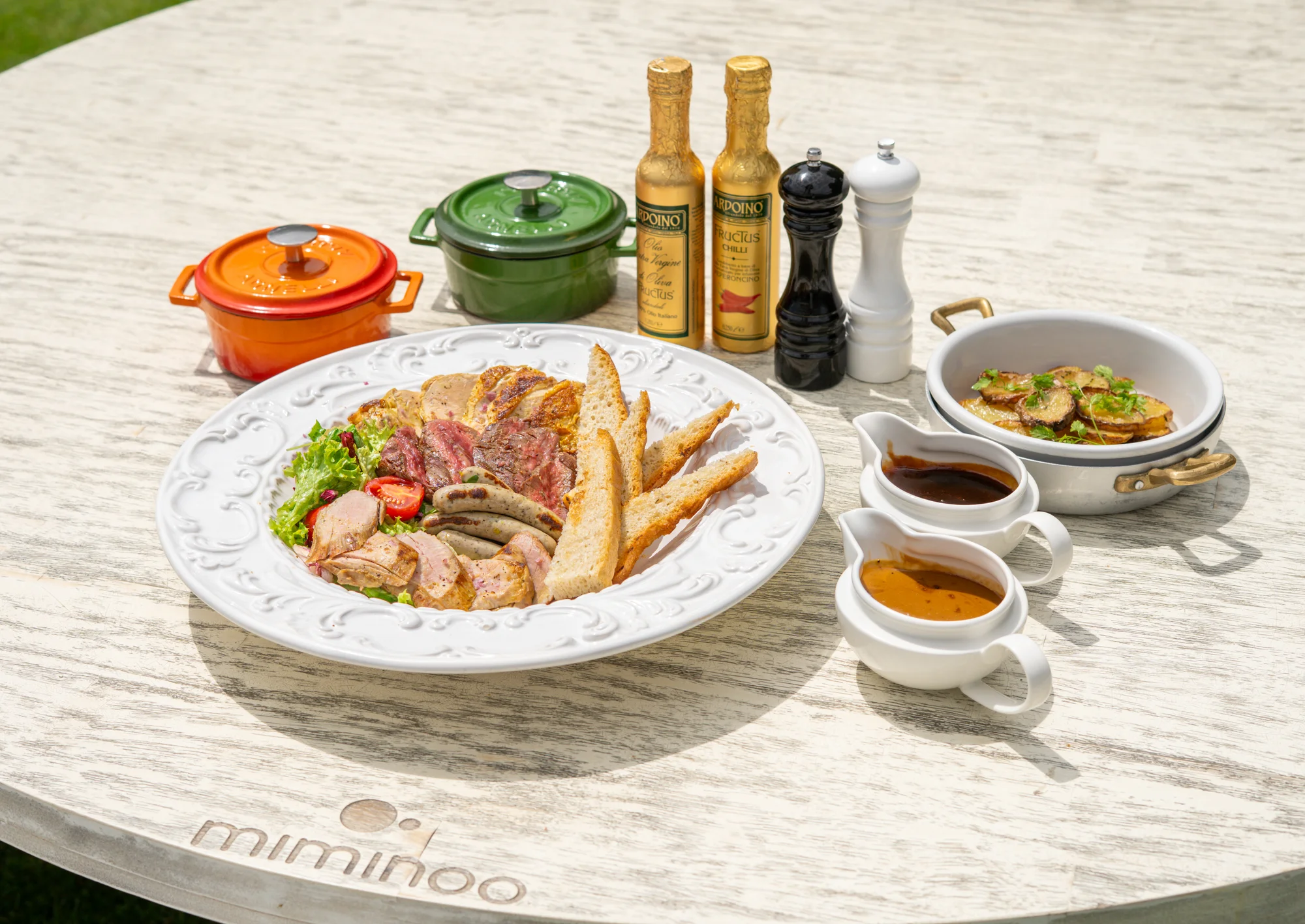 Vstup na Žižkovskou věž a mix grill talíř v restauraci Miminoo pro 2 osoby