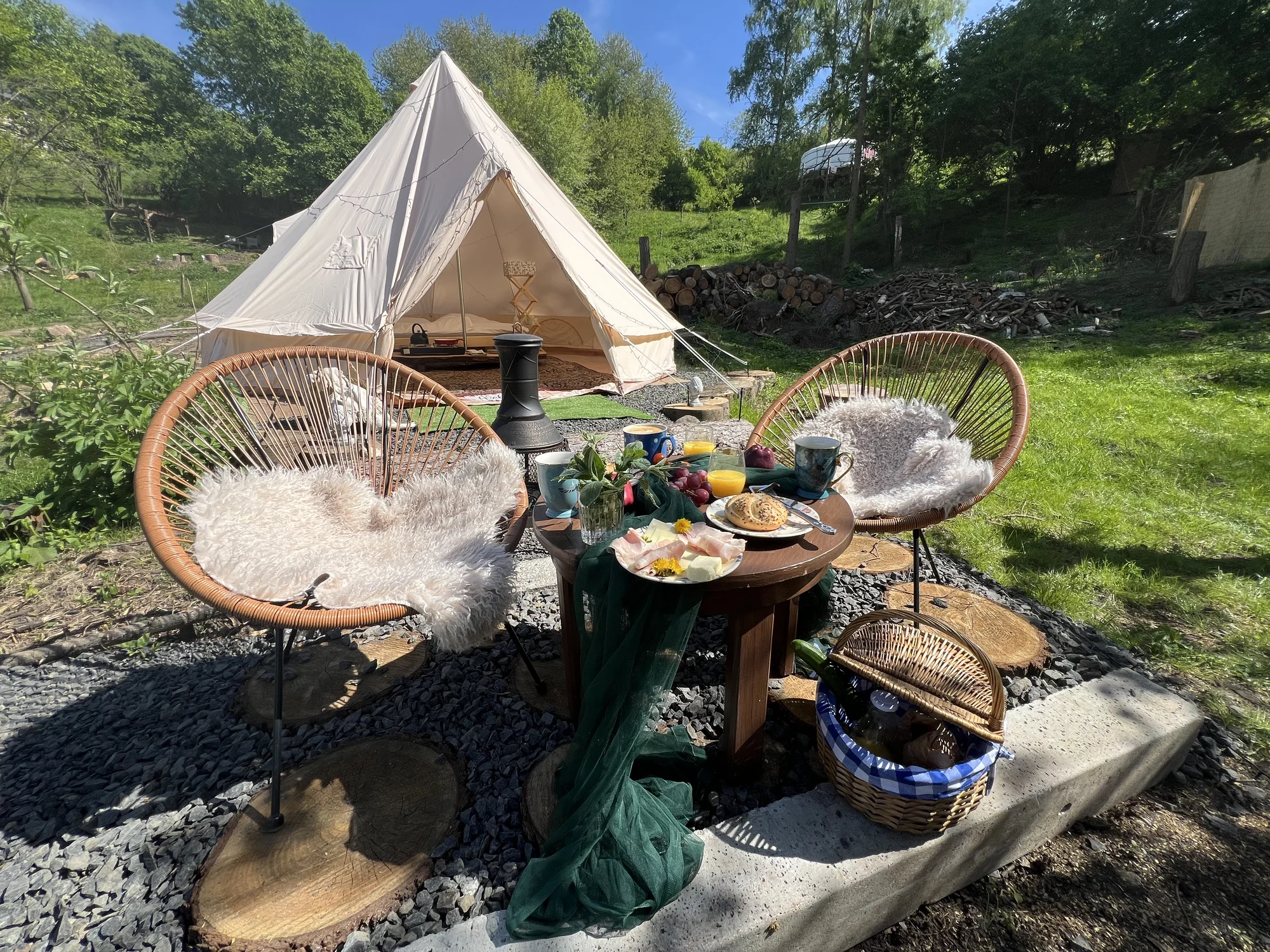 Romantický glamping ve stanu: pro 2–3 osoby, vč. snídaně, 50 m od řeky Ohře