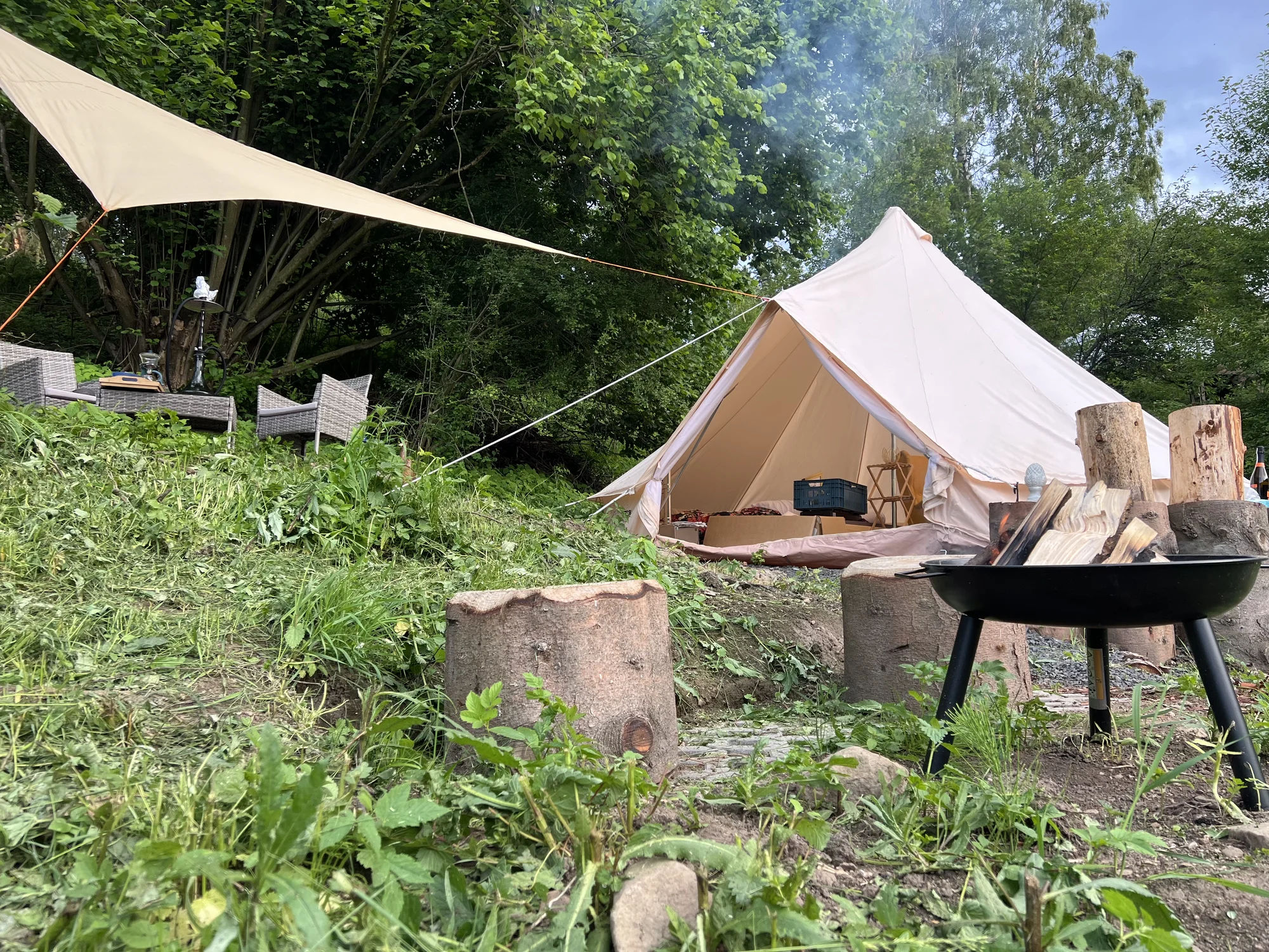 Romantický glamping ve stanu: pro 2–3 osoby, vč. snídaně, 50 m od řeky Ohře