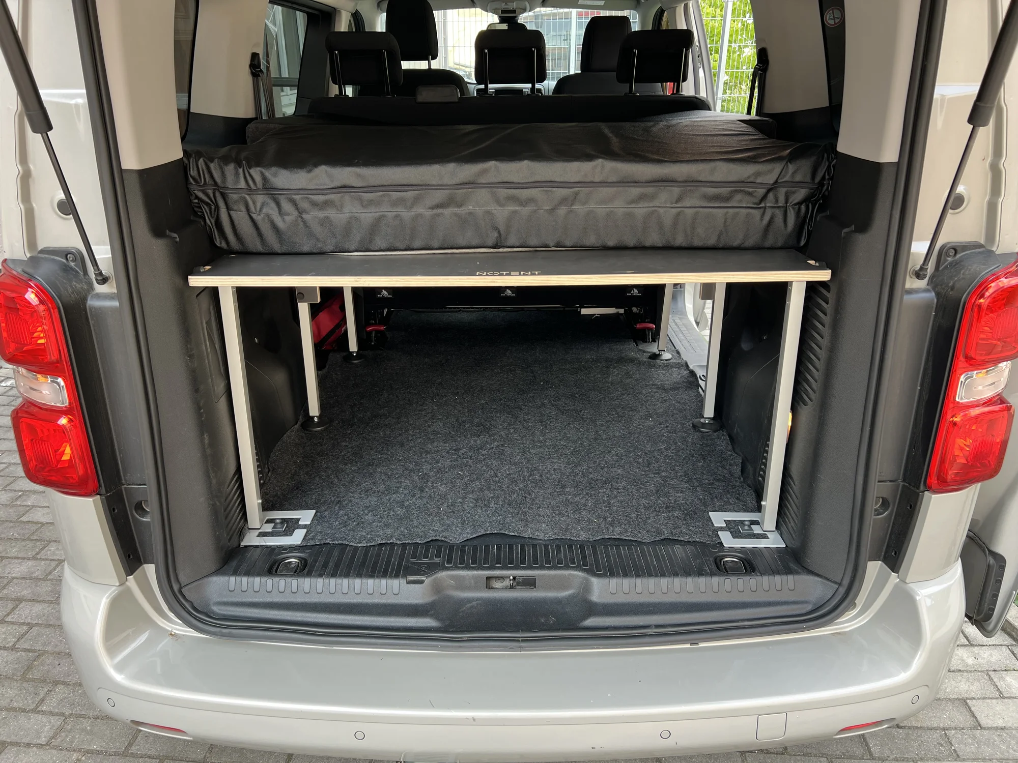 Pronájem vozidla Toyota ProAce se spací vestavbou až pro 5 osob
