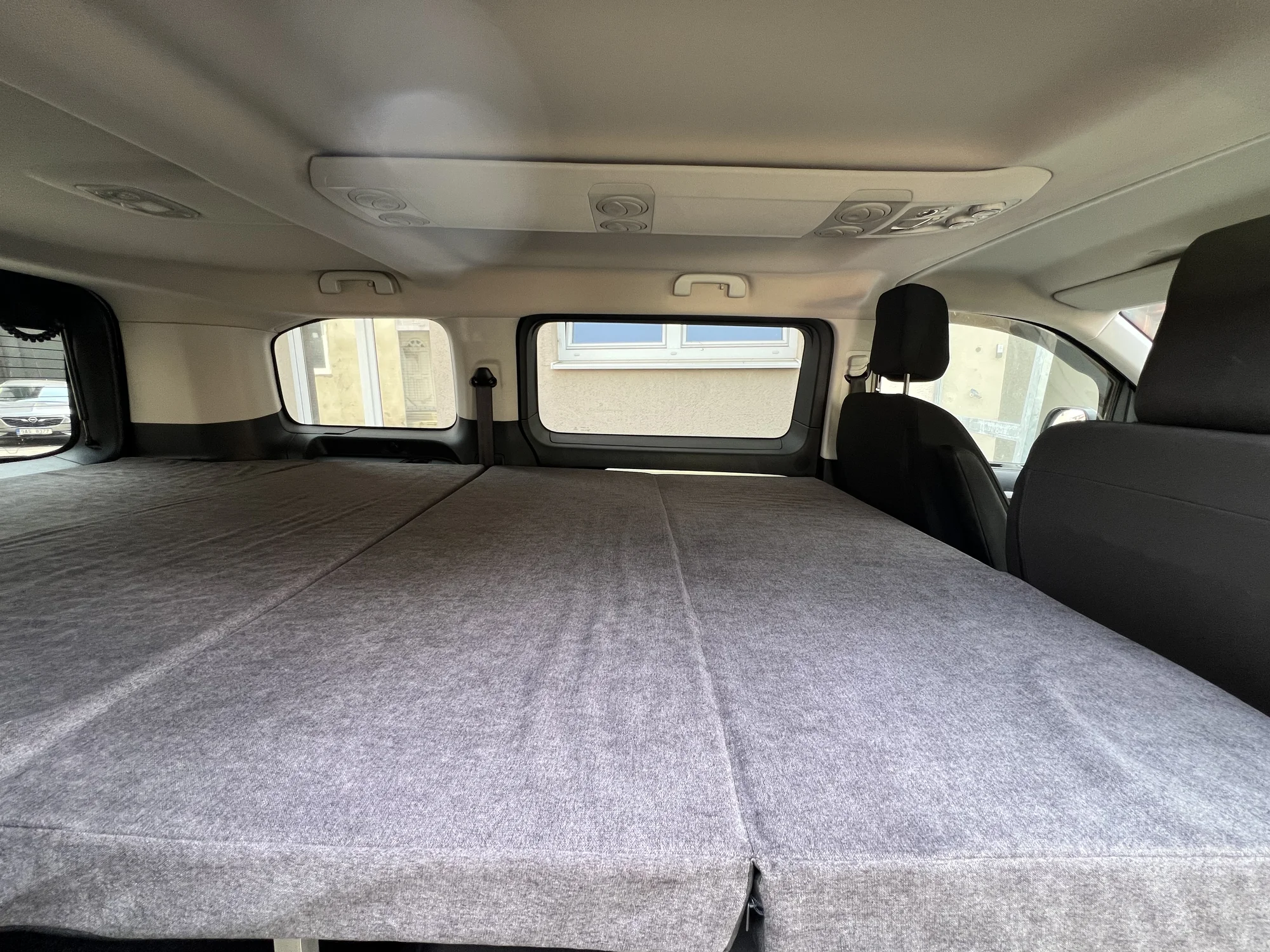 Pronájem vozidla Toyota ProAce se spací vestavbou až pro 5 osob