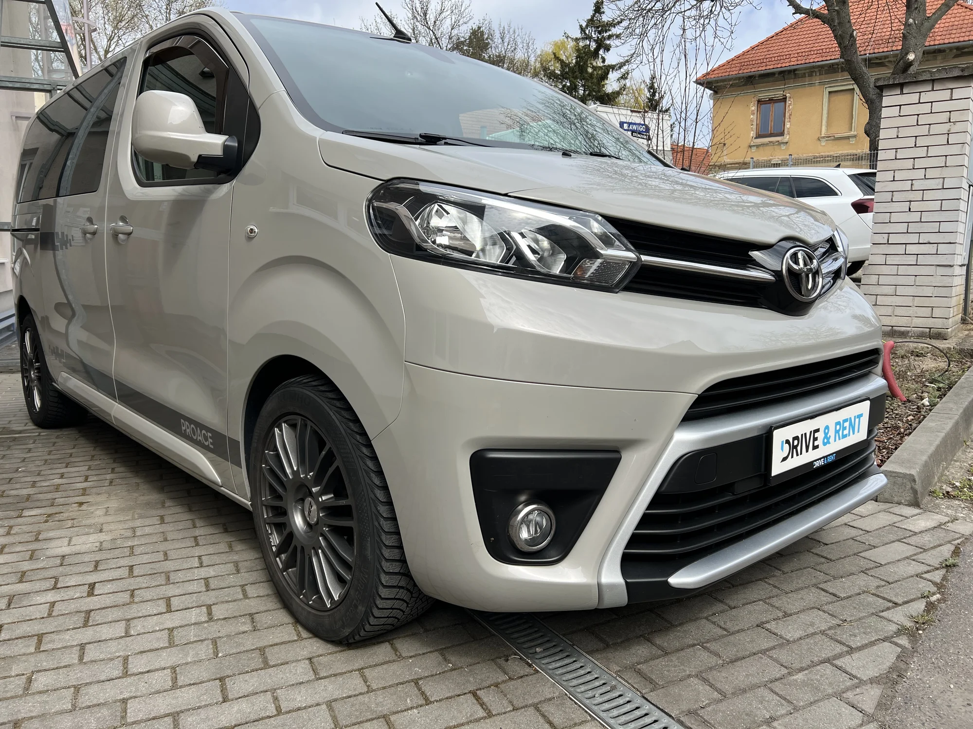 Pronájem vozidla Toyota ProAce se spací vestavbou až pro 5 osob