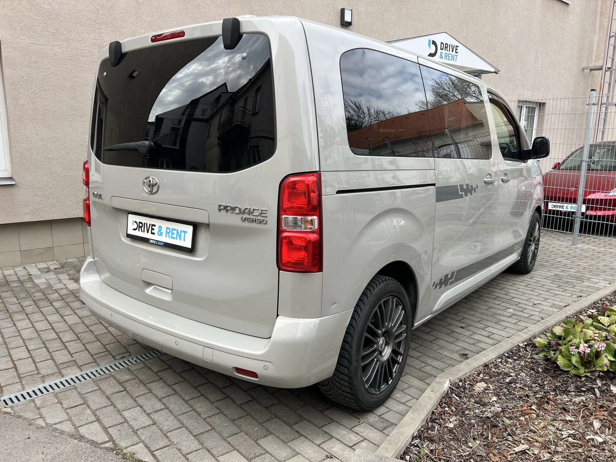 Pronájem vozidla Toyota ProAce se spací vestavbou až pro 5 osob
