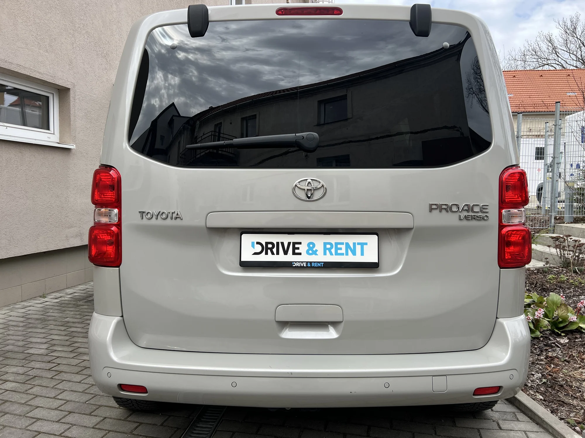 Pronájem vozidla Toyota ProAce se spací vestavbou až pro 5 osob