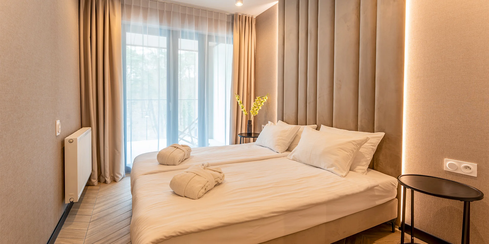 Nové apartmány u Baltu 15 min. od pláže: snídaně, bazény, vířivky a sauna