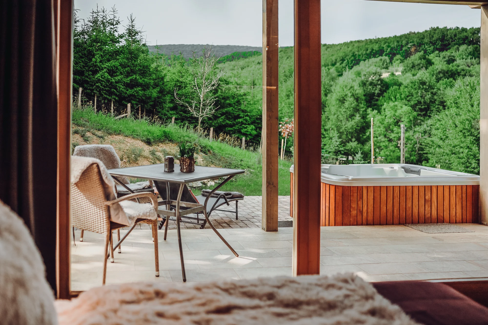 Pobyt v luxusním chaletu s vlastní vířivkou a sdílenou panoramatickou saunou: se snídaní či polopenzí