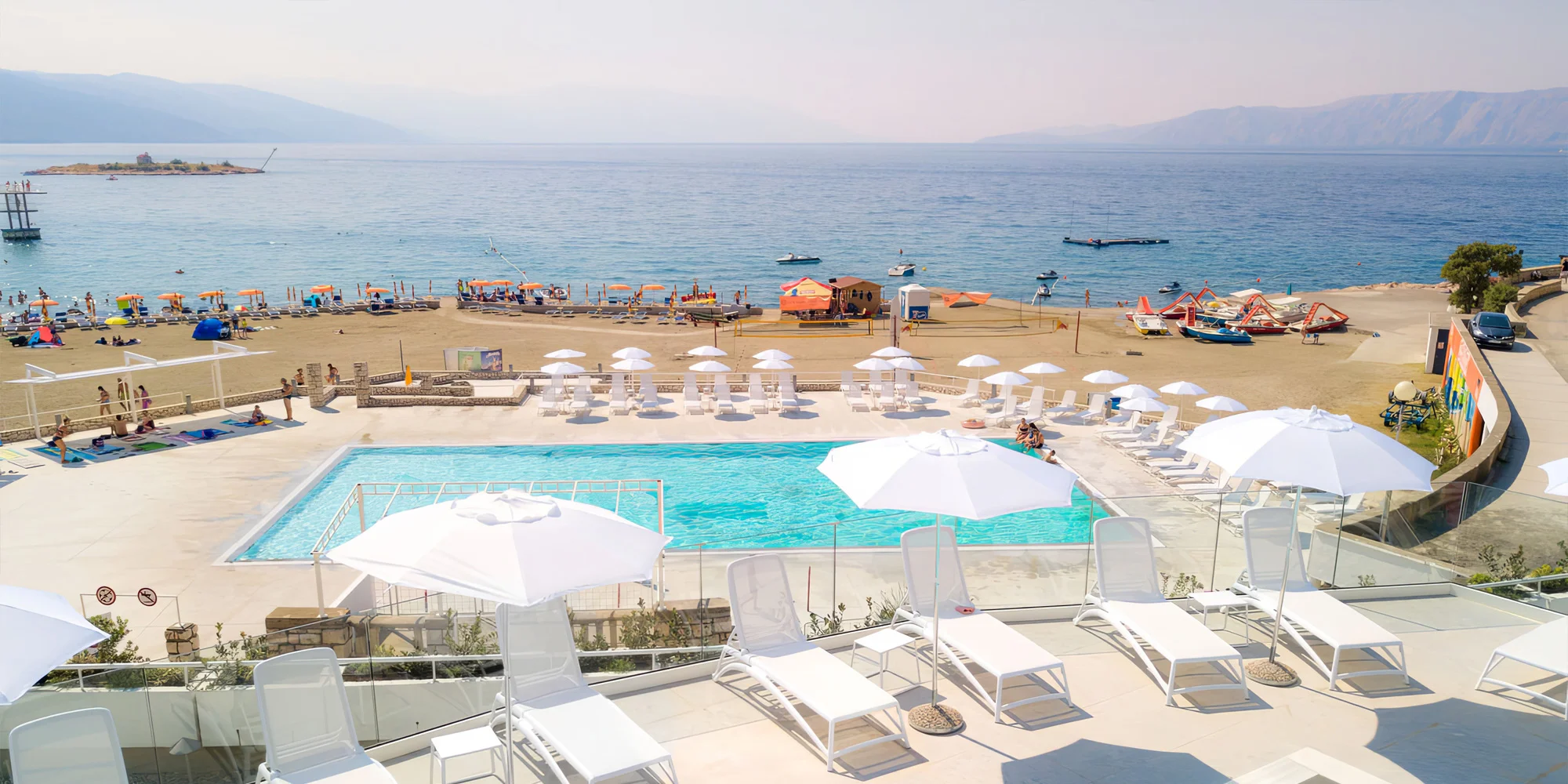 Chorvatsko all inclusive: 4* hotel u pláže, bazény i wellness