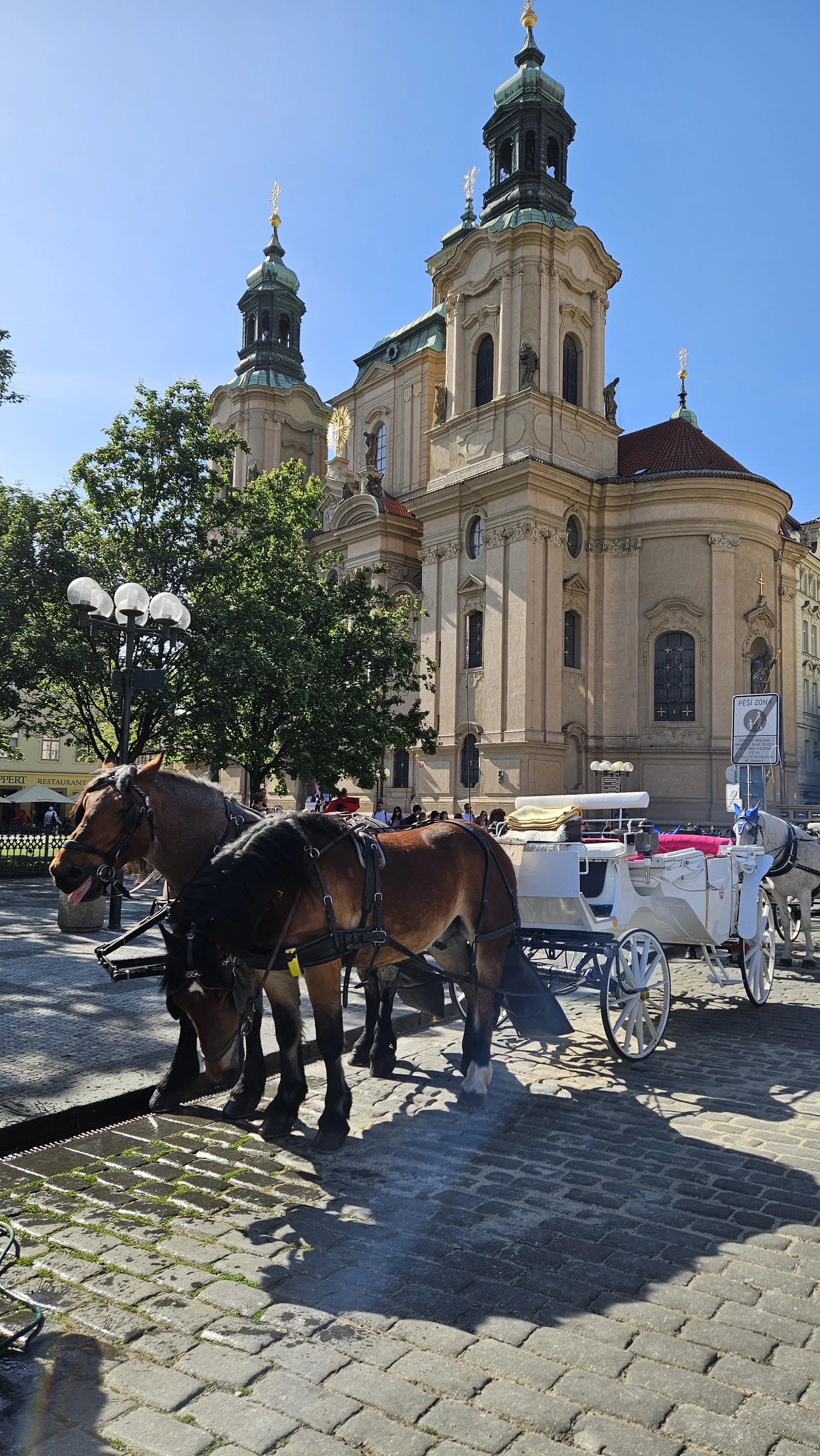Letní festival klasické hudby v barokním kostele v centru Prahy