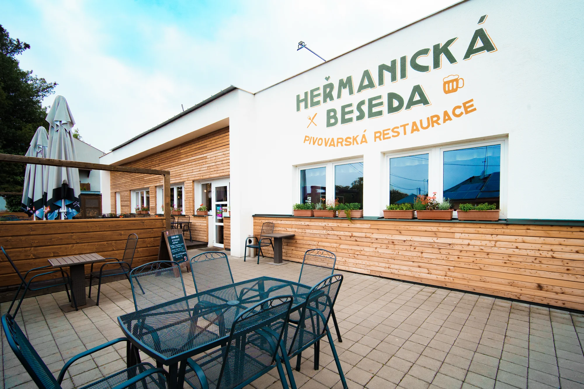 Prohlídka Heřmanického pivovaru s degustací mladých piv i jídlem pro 1 či 2 osoby