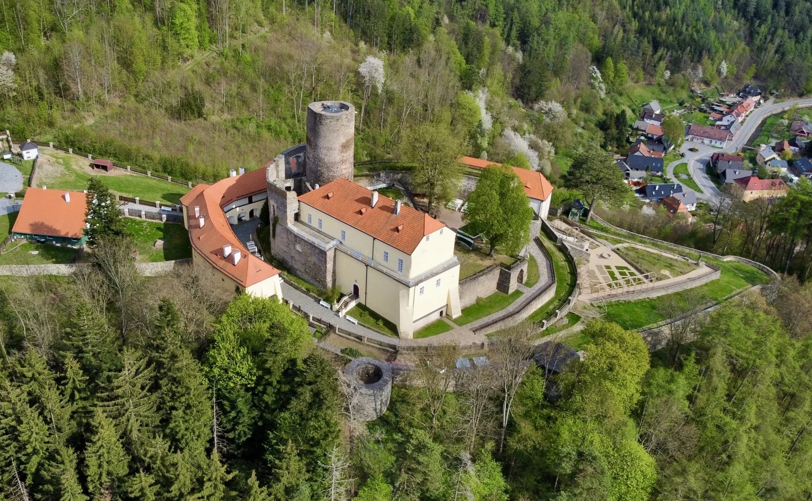 Výlet za historií: prohlídka hradu Svojanov pro jednoho, dva či celou rodinu