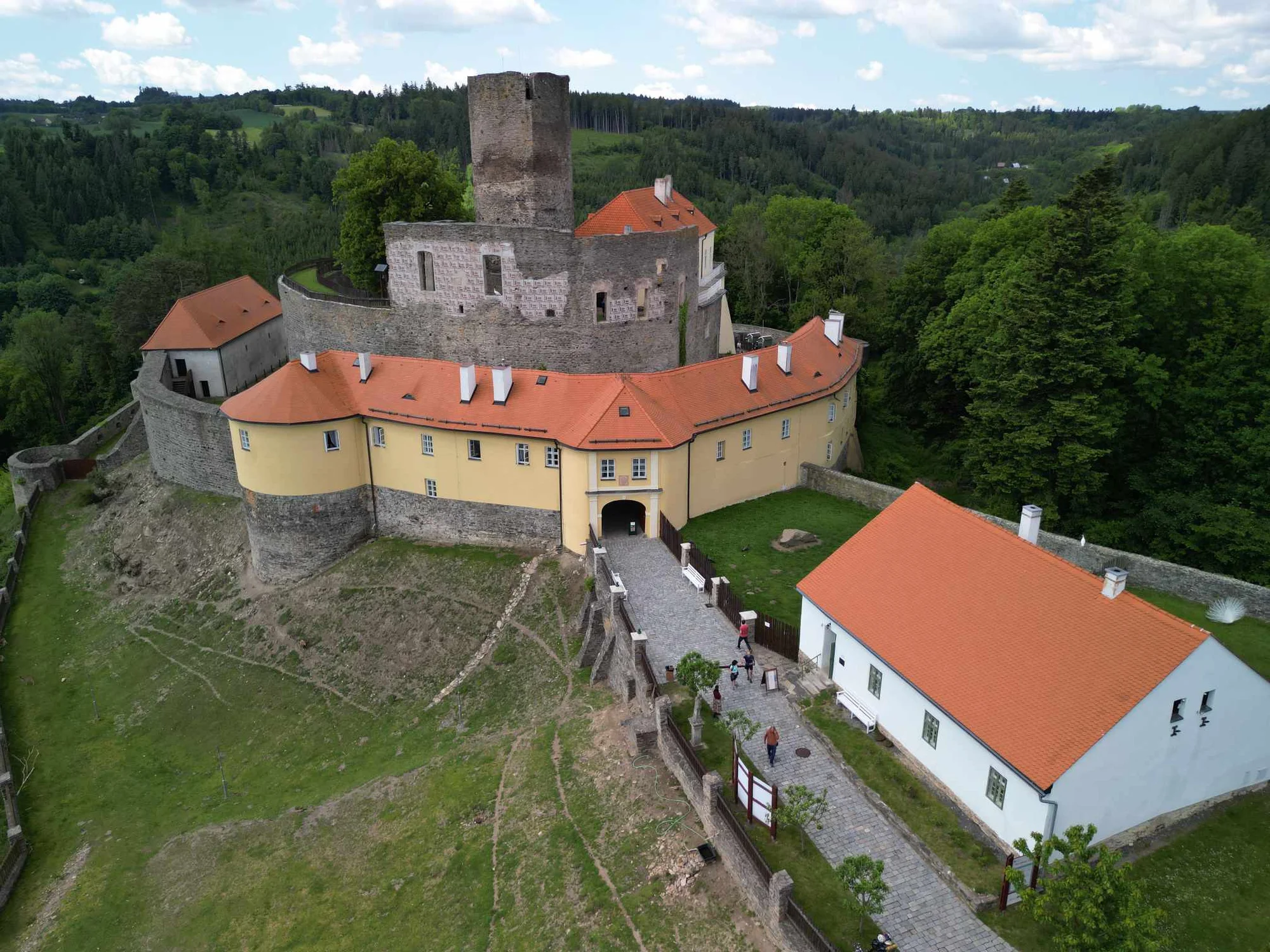 Výlet za historií: prohlídka hradu Svojanov pro jednoho, dva či celou rodinu