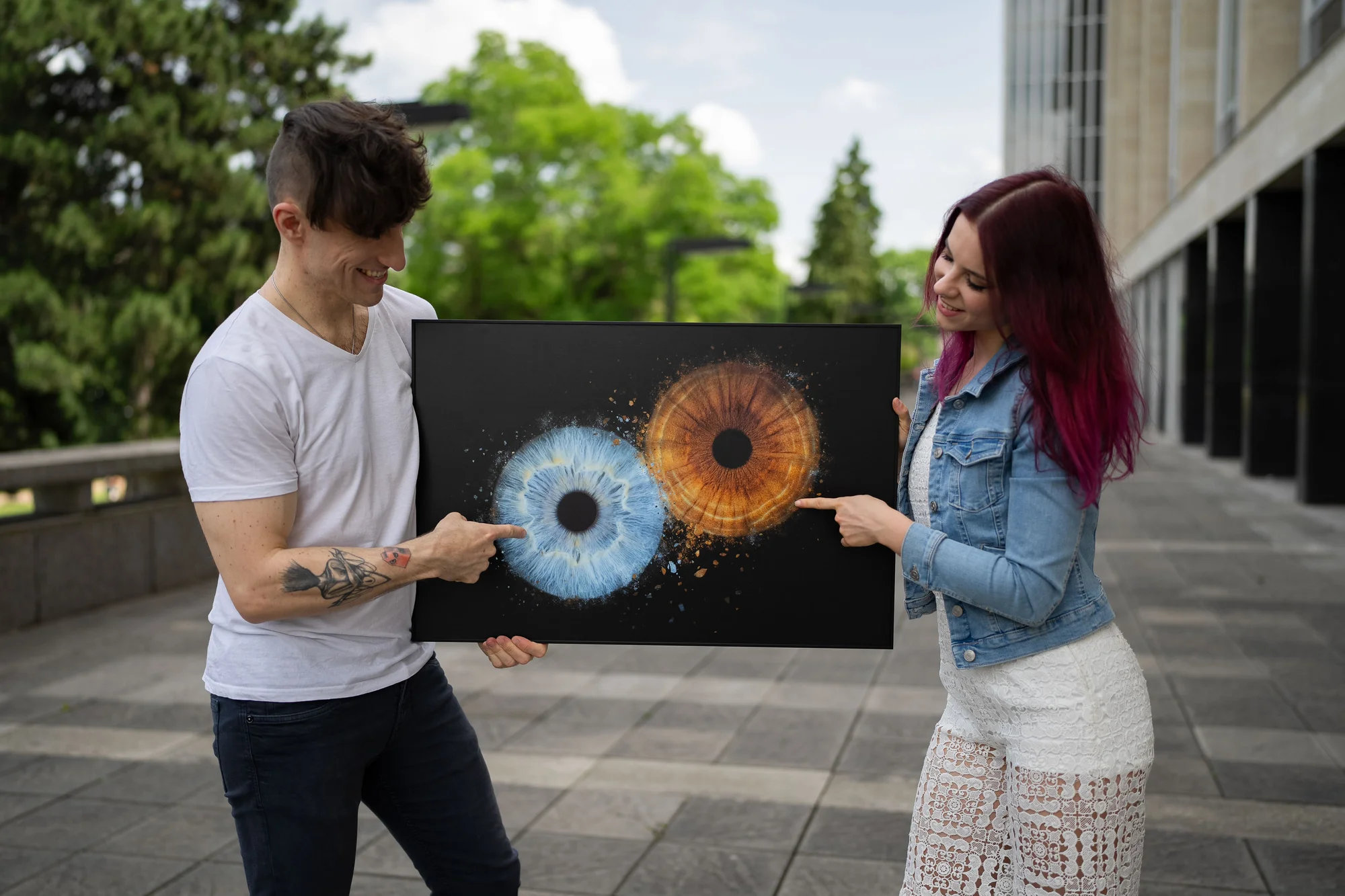 Originální fotografie oční duhovky: jedno i dvě oči či jejich splynutí v jeden obraz