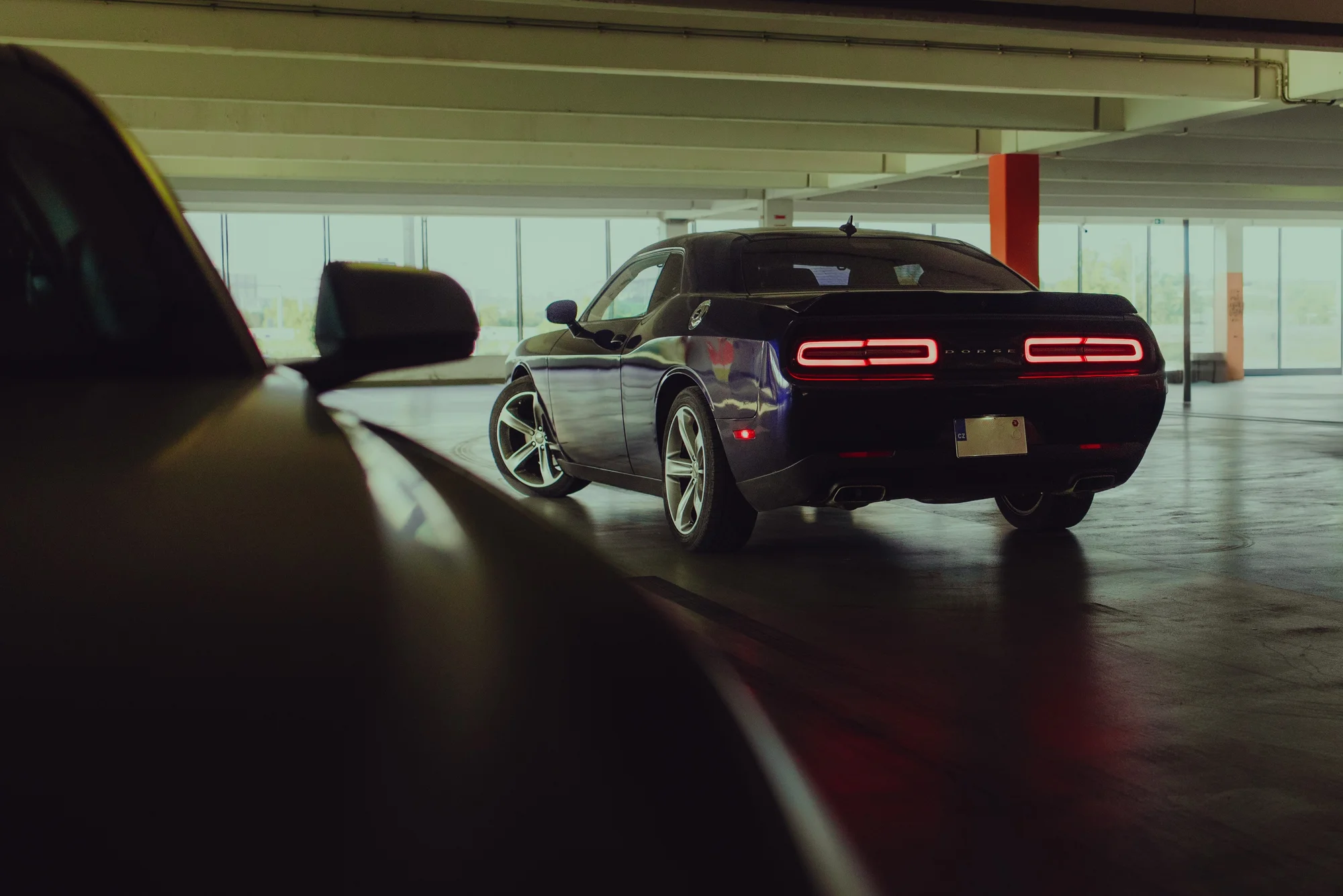 Ford Mustang a Dodge Challenger: 15 min. spolujízdy nebo až 1 hod. řízení