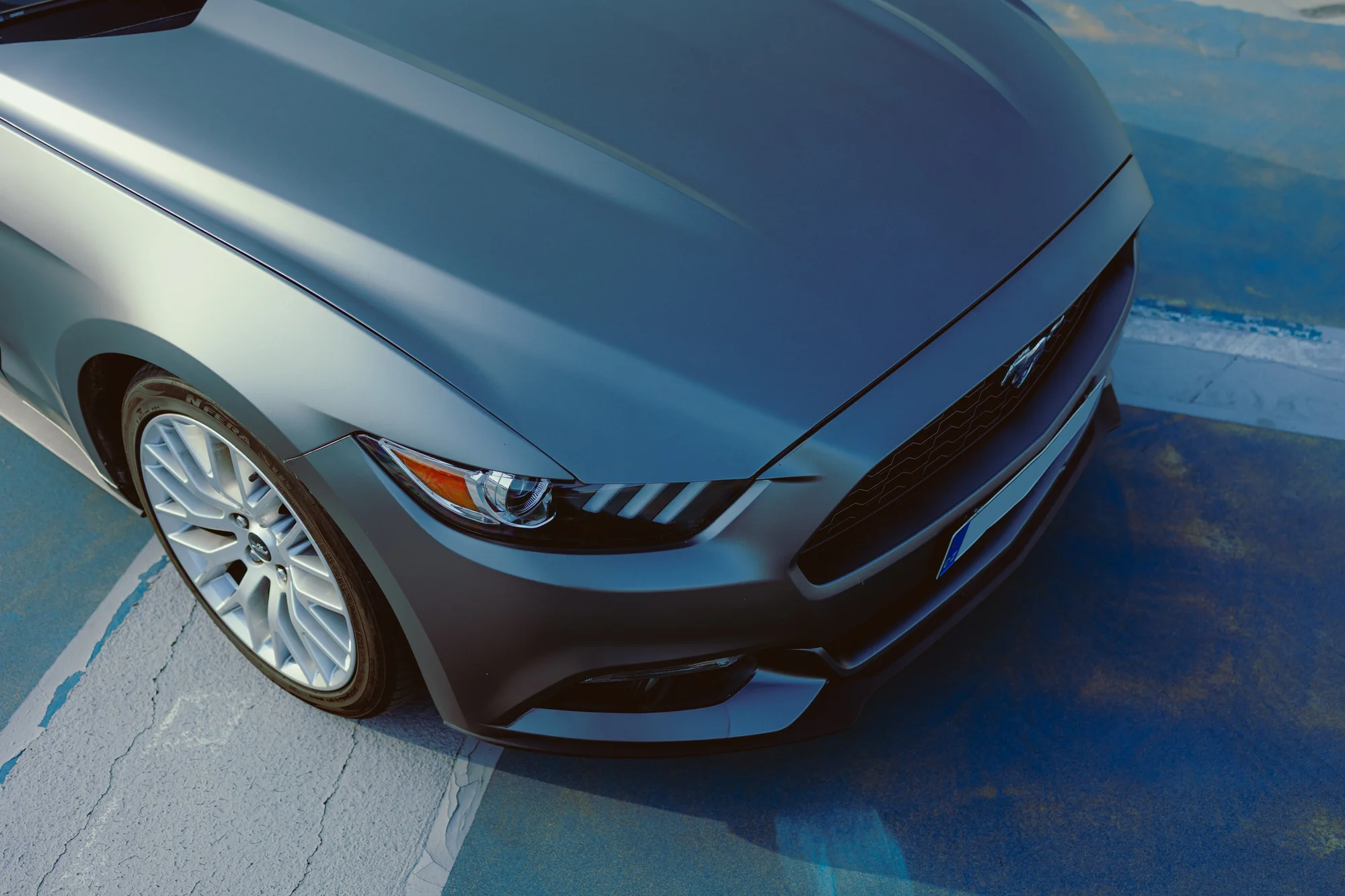 Ford Mustang a Dodge Challenger: 15 min. spolujízdy nebo až 1 hod. řízení