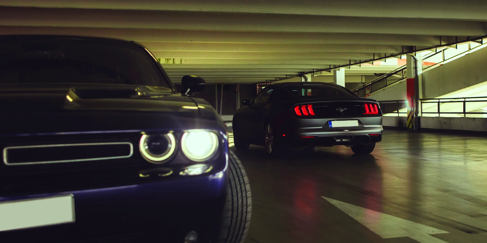 Ford Mustang a Dodge Challenger: spolujízda i řízení