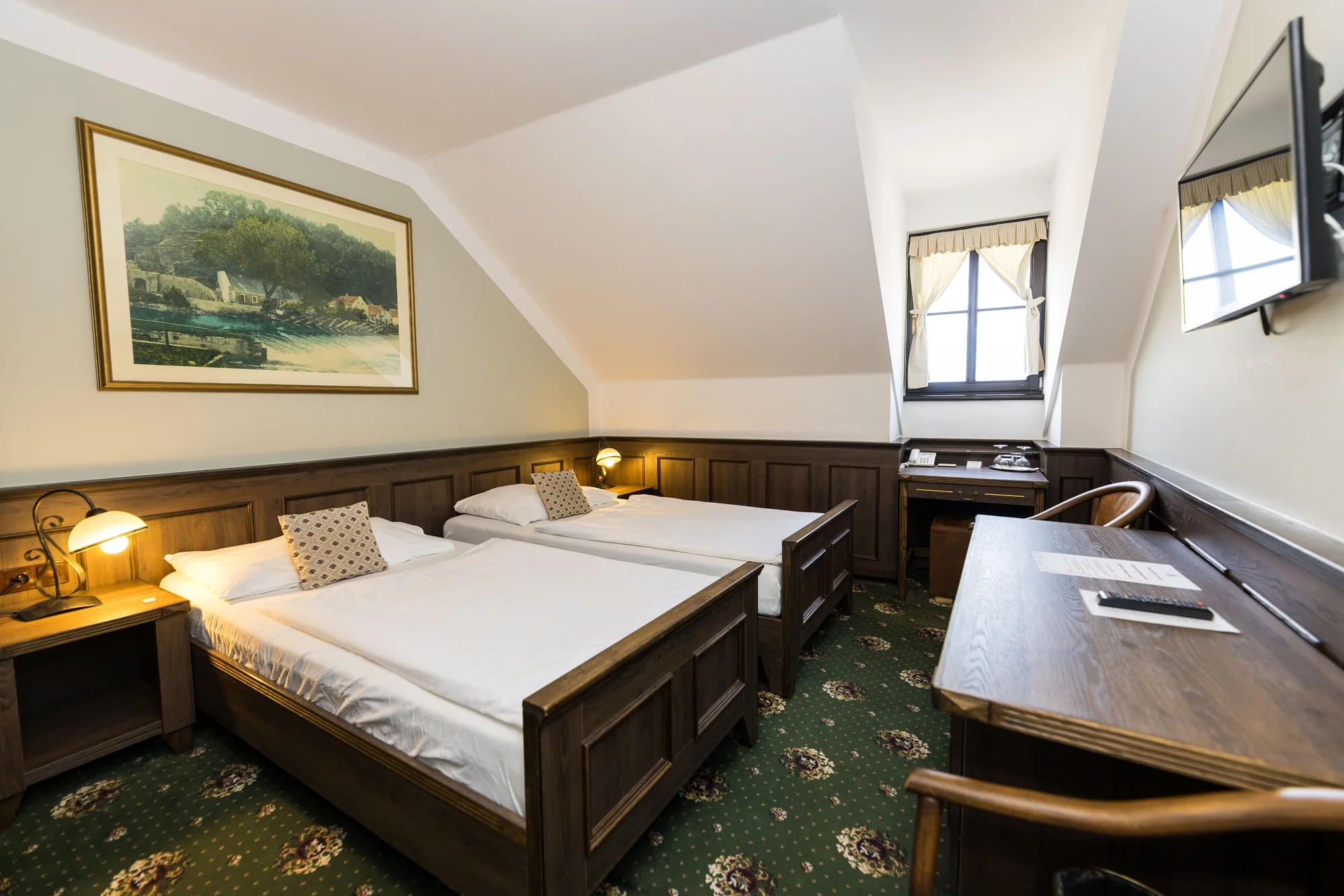 Pobyt v Hluboké nad Vltavou s polopenzí i wellness: hotel pod zámkem v blízkosti golfu