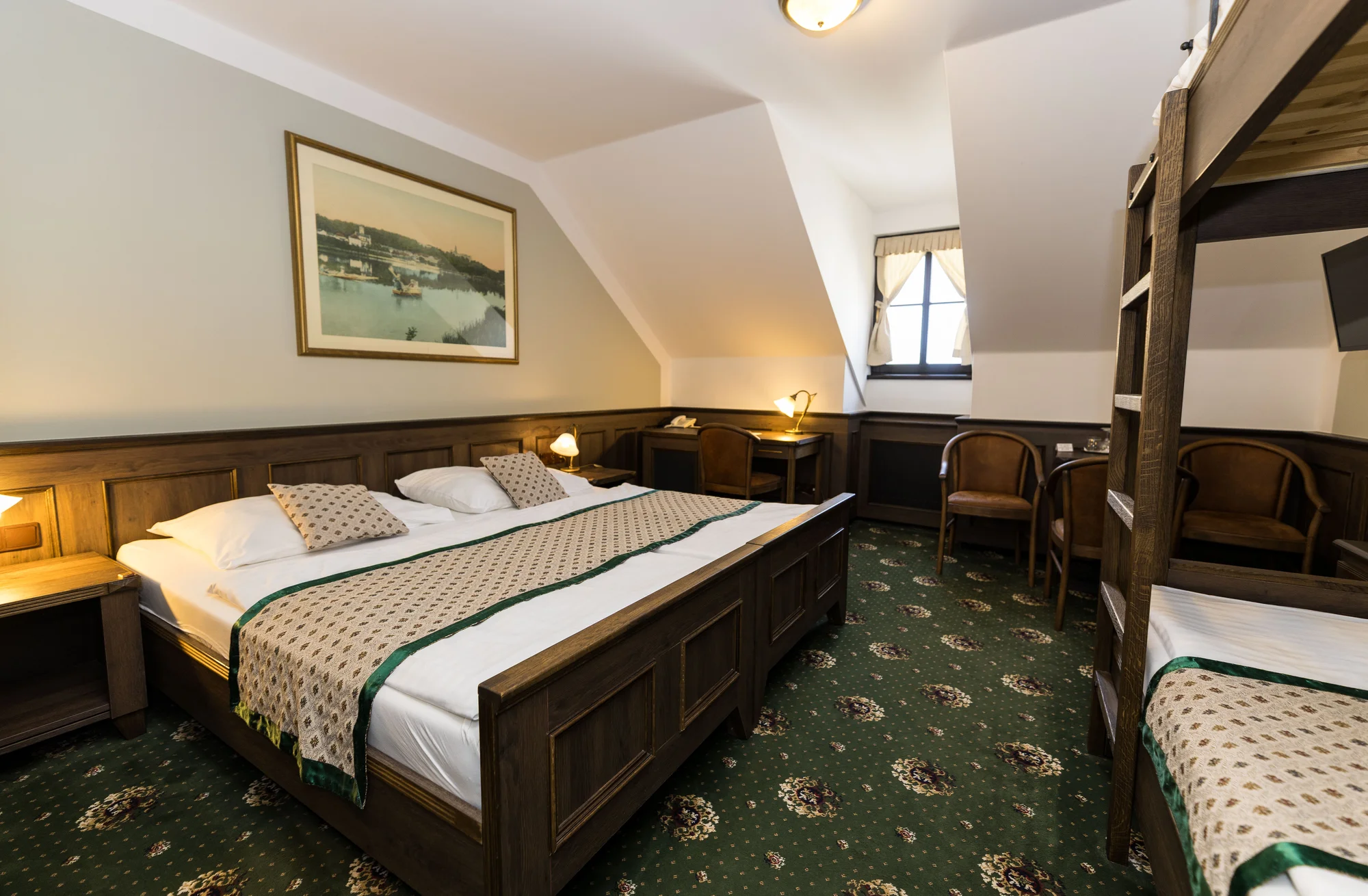 Pobyt v Hluboké nad Vltavou s polopenzí i wellness: hotel pod zámkem v blízkosti golfu