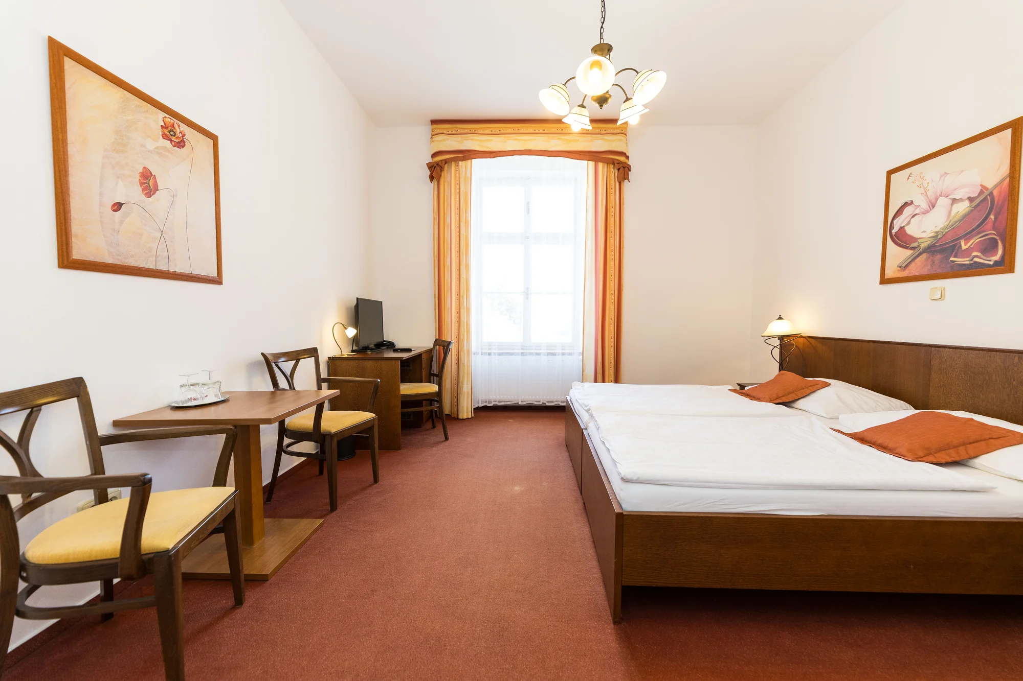 Pobyt v Hluboké nad Vltavou s polopenzí i wellness: hotel pod zámkem v blízkosti golfu