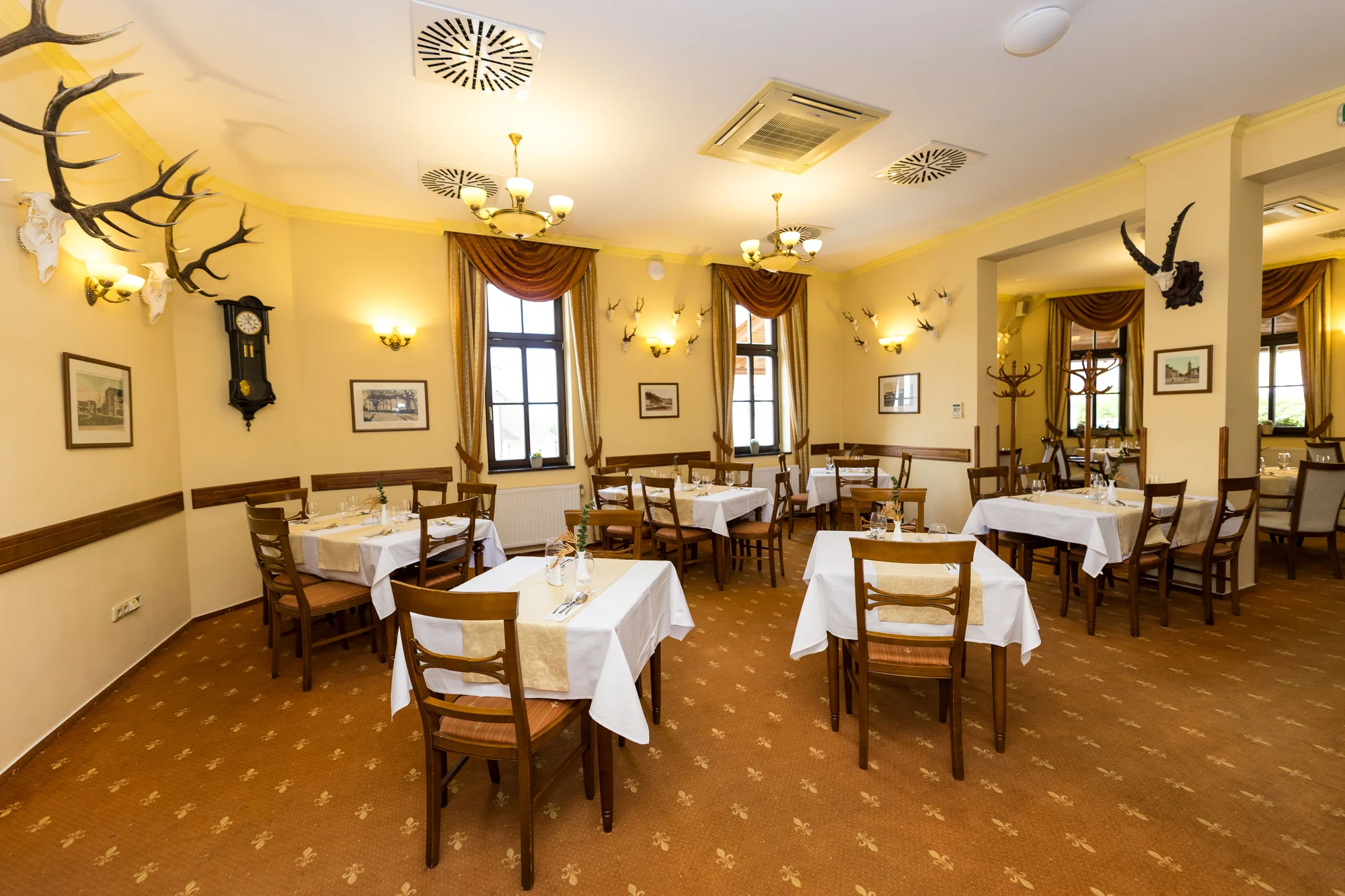 Pobyt v Hluboké nad Vltavou s polopenzí i wellness: hotel pod zámkem v blízkosti golfu