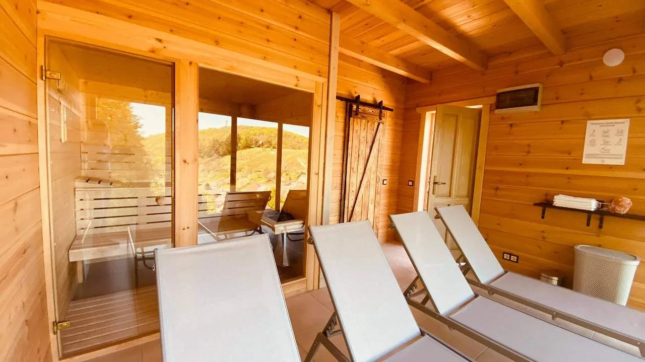 Pobyt v luxusním chaletu s vlastní vířivkou a sdílenou panoramatickou saunou: se snídaní či polopenzí