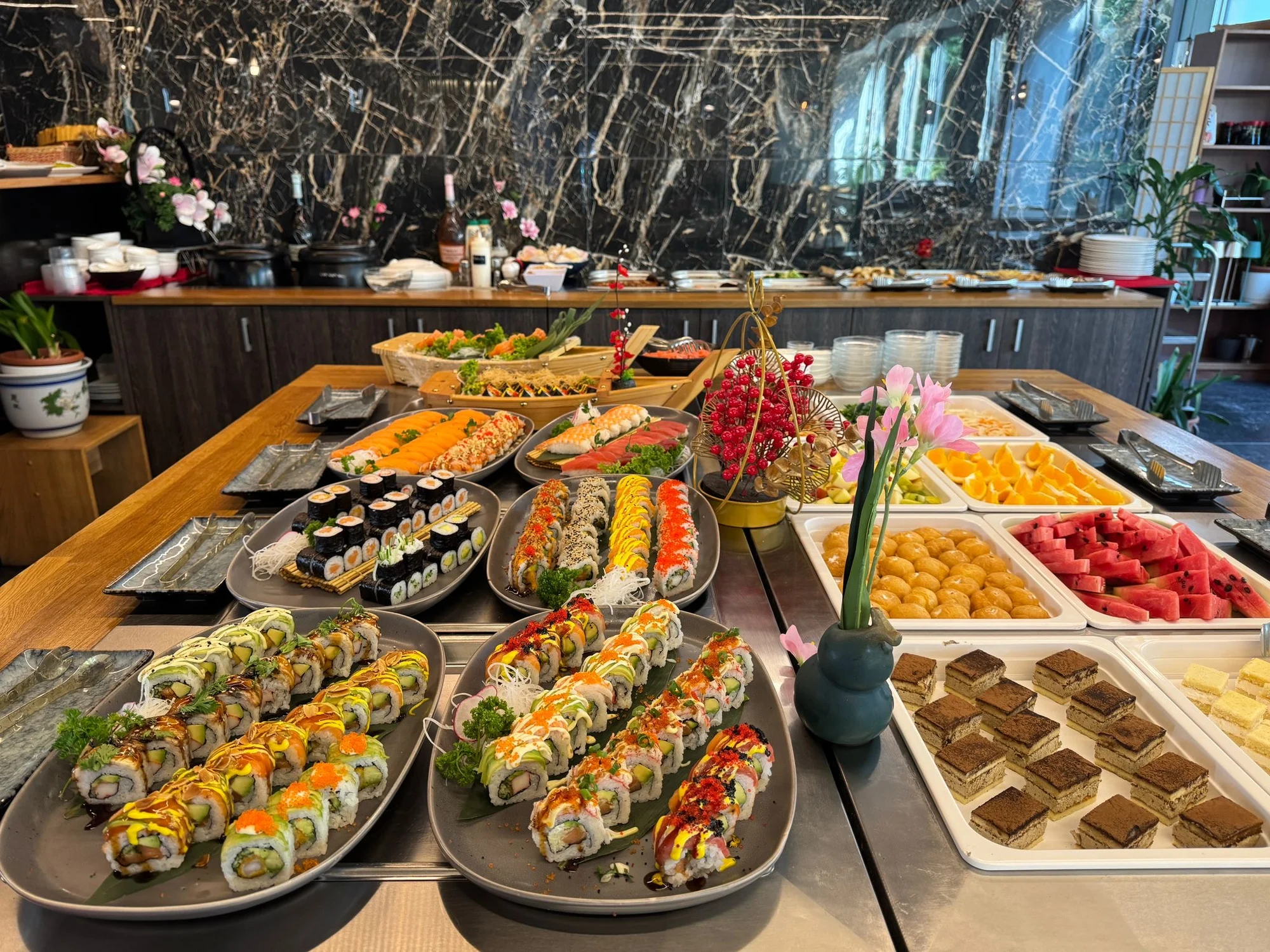 All you can eat bufet v Karlíně: asijská kuchyně, sushi, saláty a další dobroty