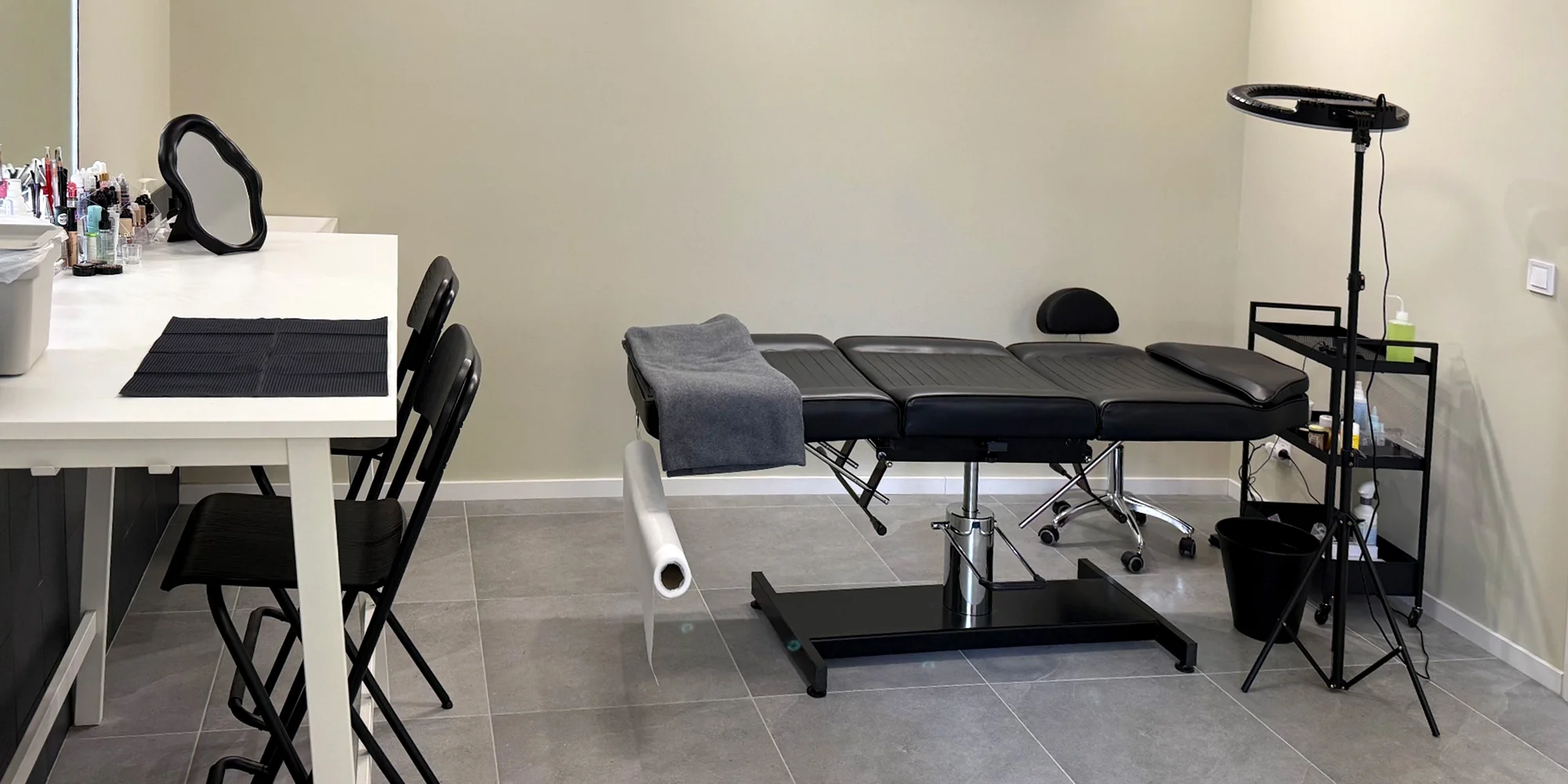 Permanentní make-up meziřasové linky, rtů či obočí pudrovou metodou