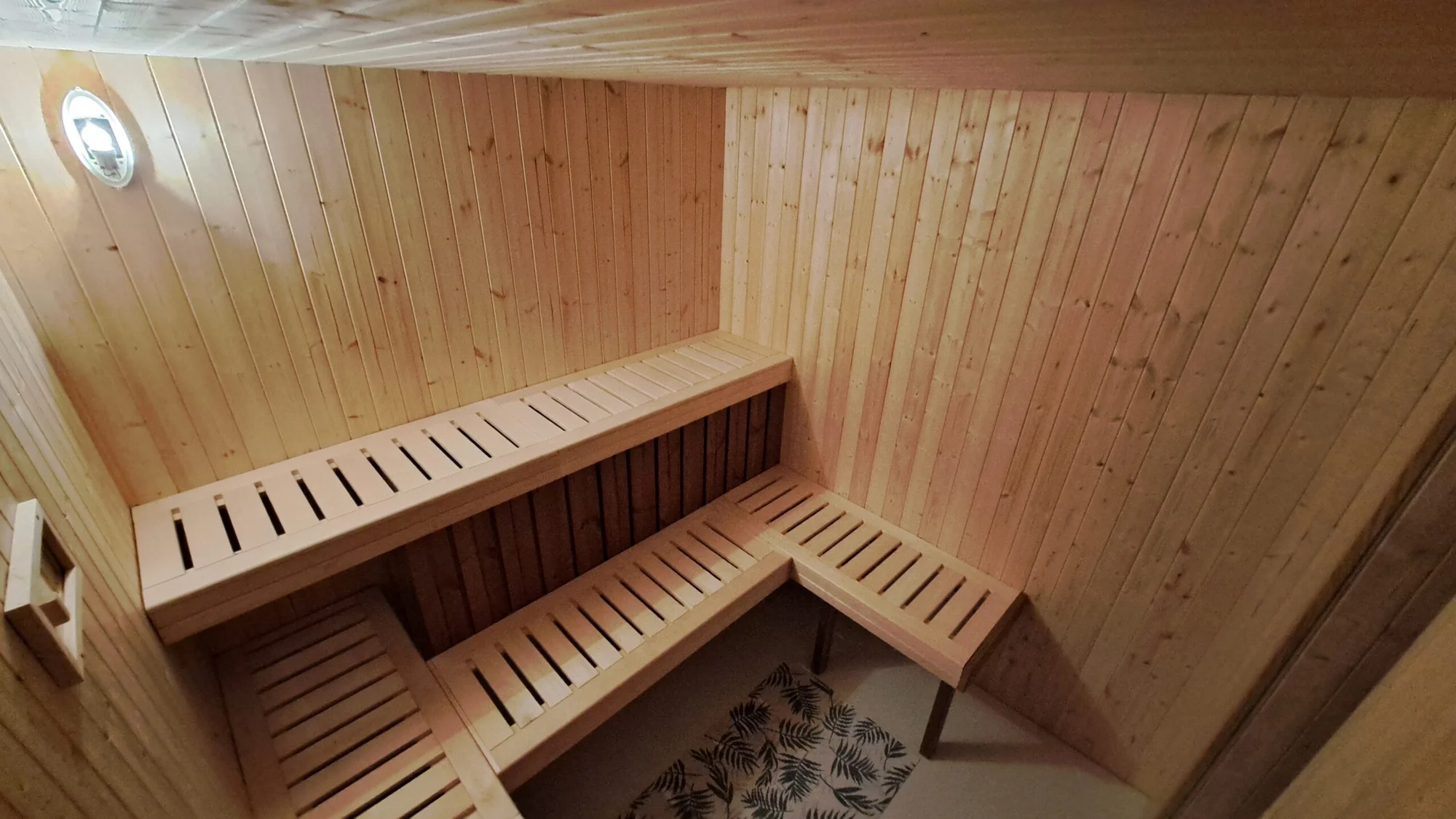 Spaní na peci a relax v sauně i koupacím sudu: luxusní apartmány uprostřed lesů v Jeseníkách