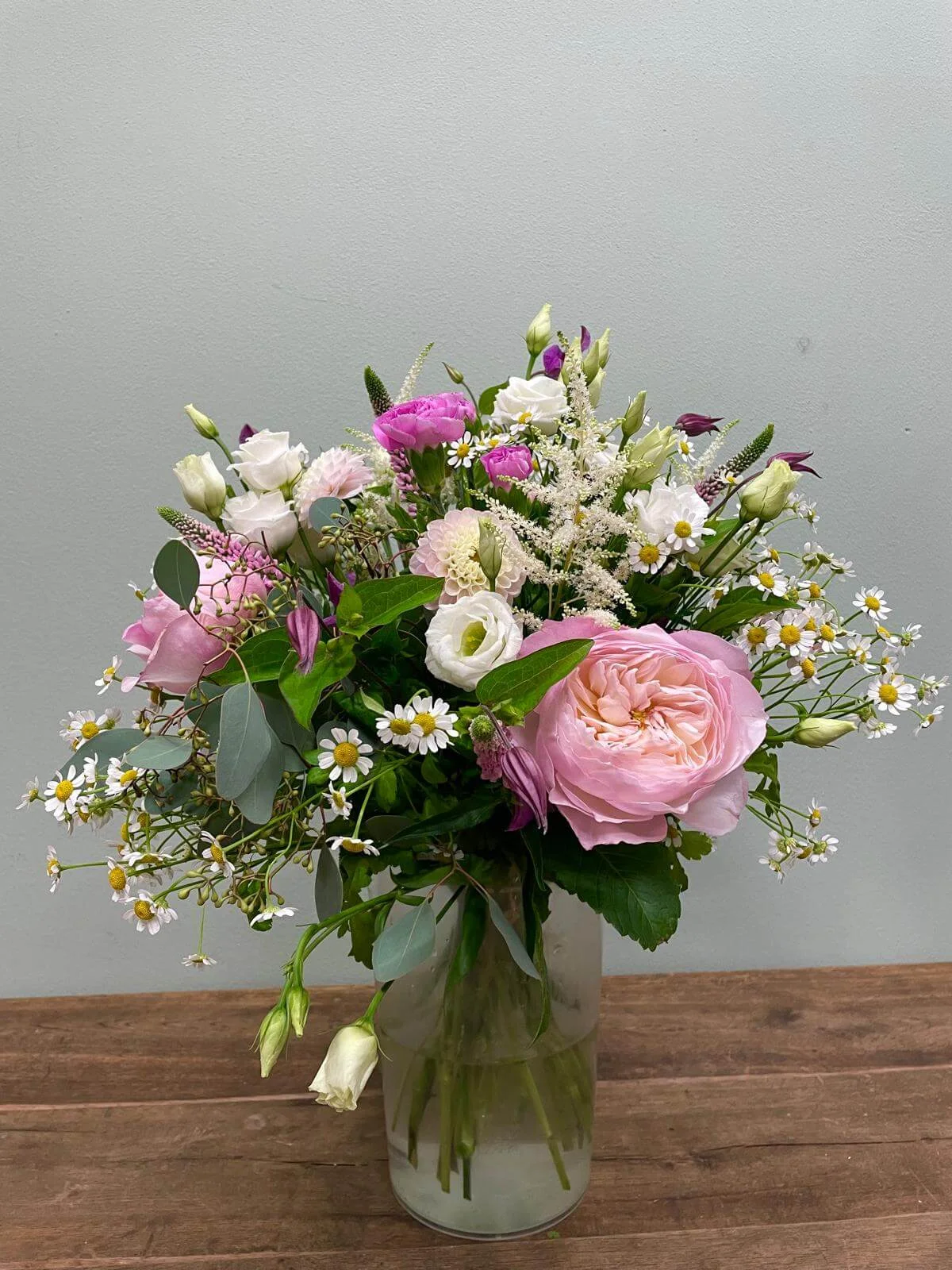 Vázání i vypichování kytic či kurz Na den floristkou vč. pomůcek a materiálů