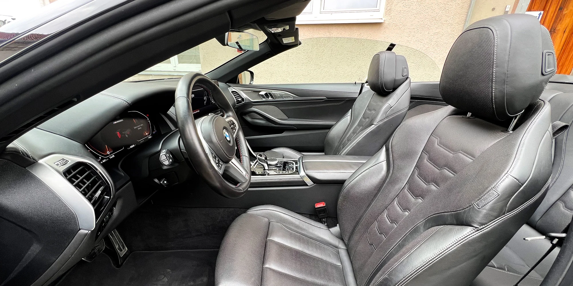 Zapůjčení BMW M850i xDrive – kabriolet pro nezapomenutelnou jízdu
