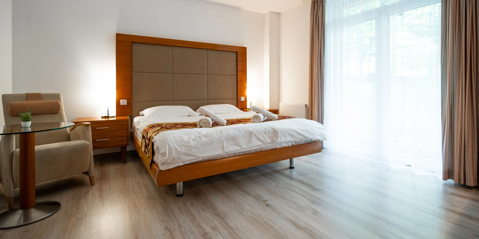 Spaní na peci a relax v sauně i koupacím sudu: luxusní apartmány uprostřed lesů v Jeseníkách