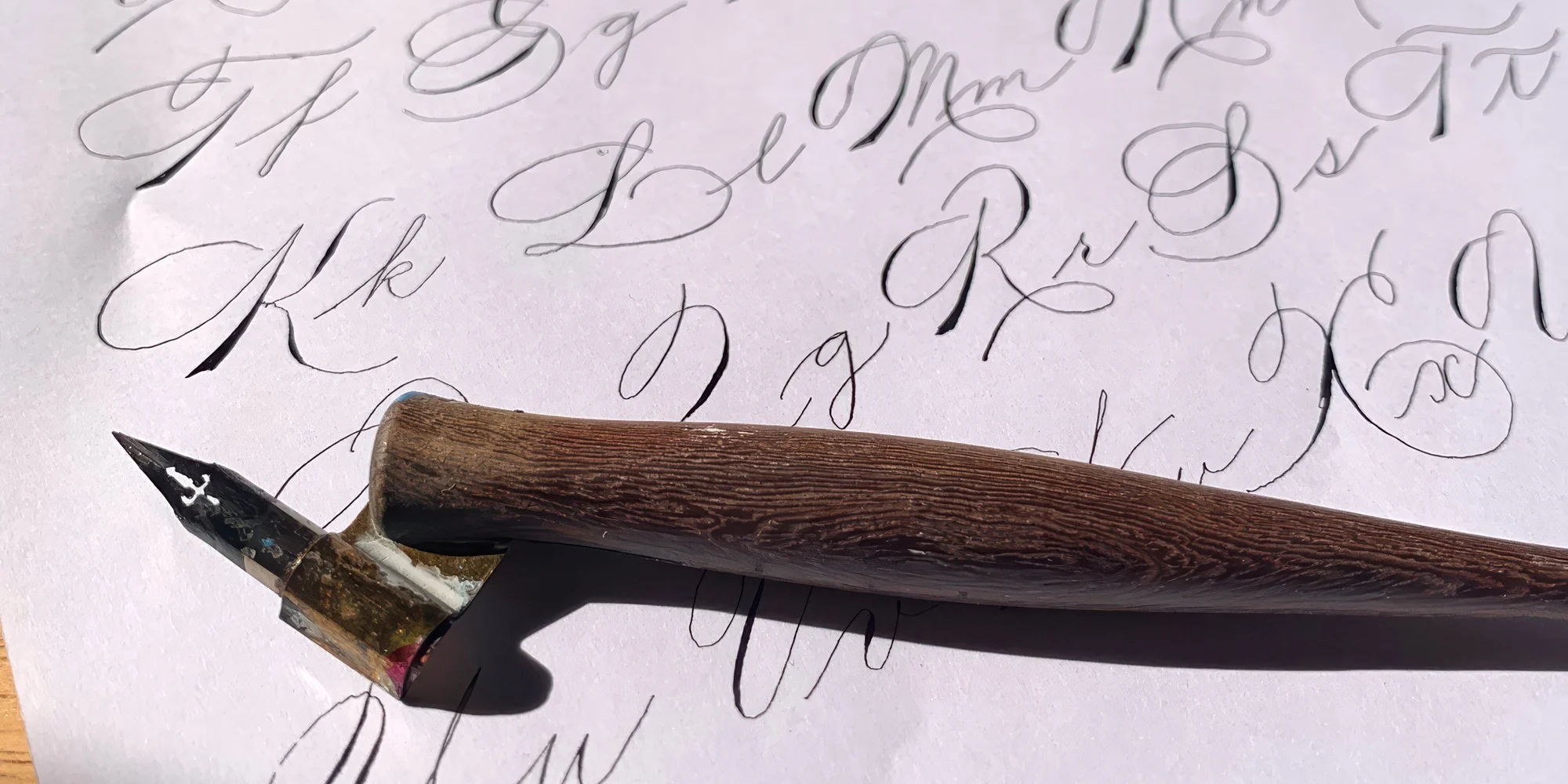 Kaligrafický workshop: úvod do stylu Copperplate, psaní monogramů i flourishing