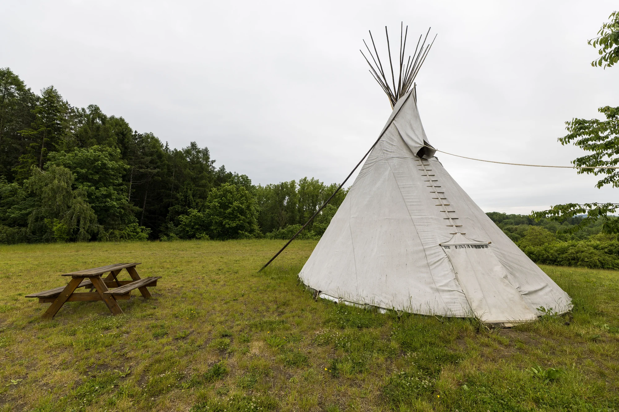Indiánské teepee uprostřed Českého ráje pro celou rodinu i partu přátel