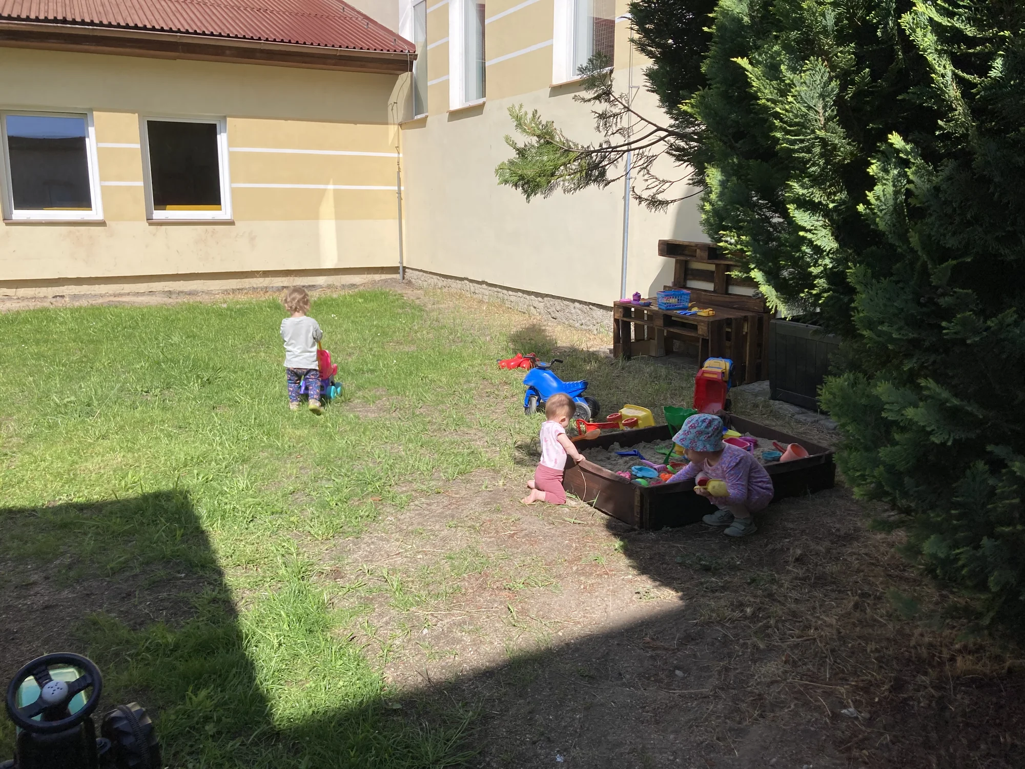 Work and Play v Českých Budějovicích: Wi-Fi prostor pro rodiče, zábava s chůvou pro děti
