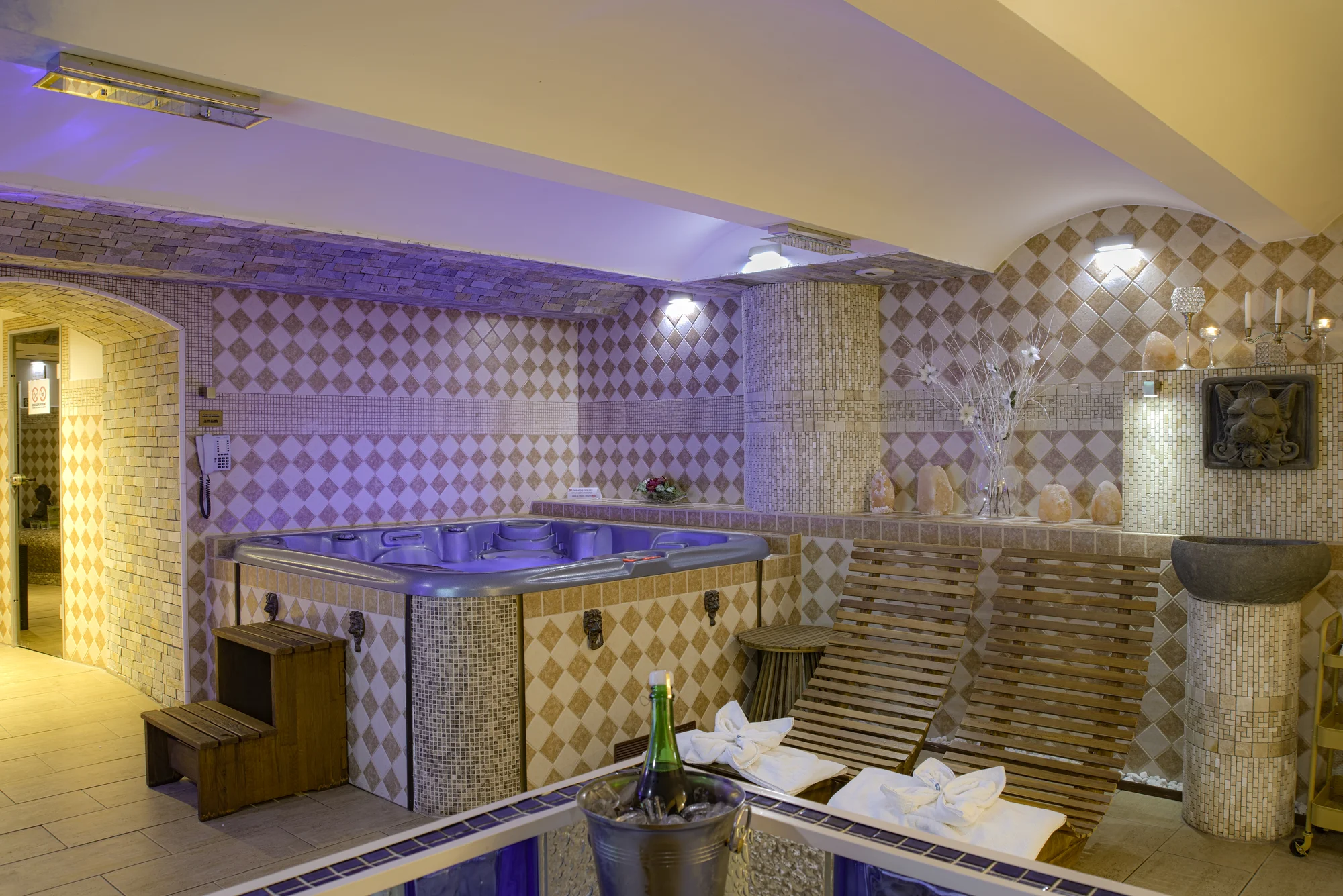4* pobyt v Chomutově: balíčky se snídaní, privátním wellness i vířivkou na pokoji