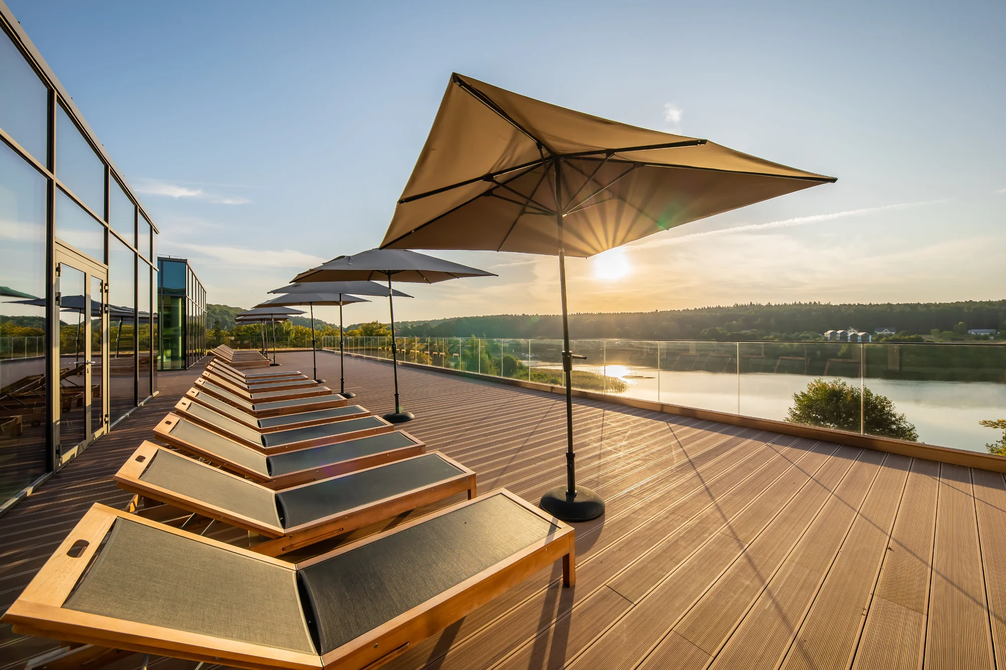 Nový hotel u jezera Wisełka: pláže Baltu i Volyňský park na dosah, wellness a polopenze v ceně
