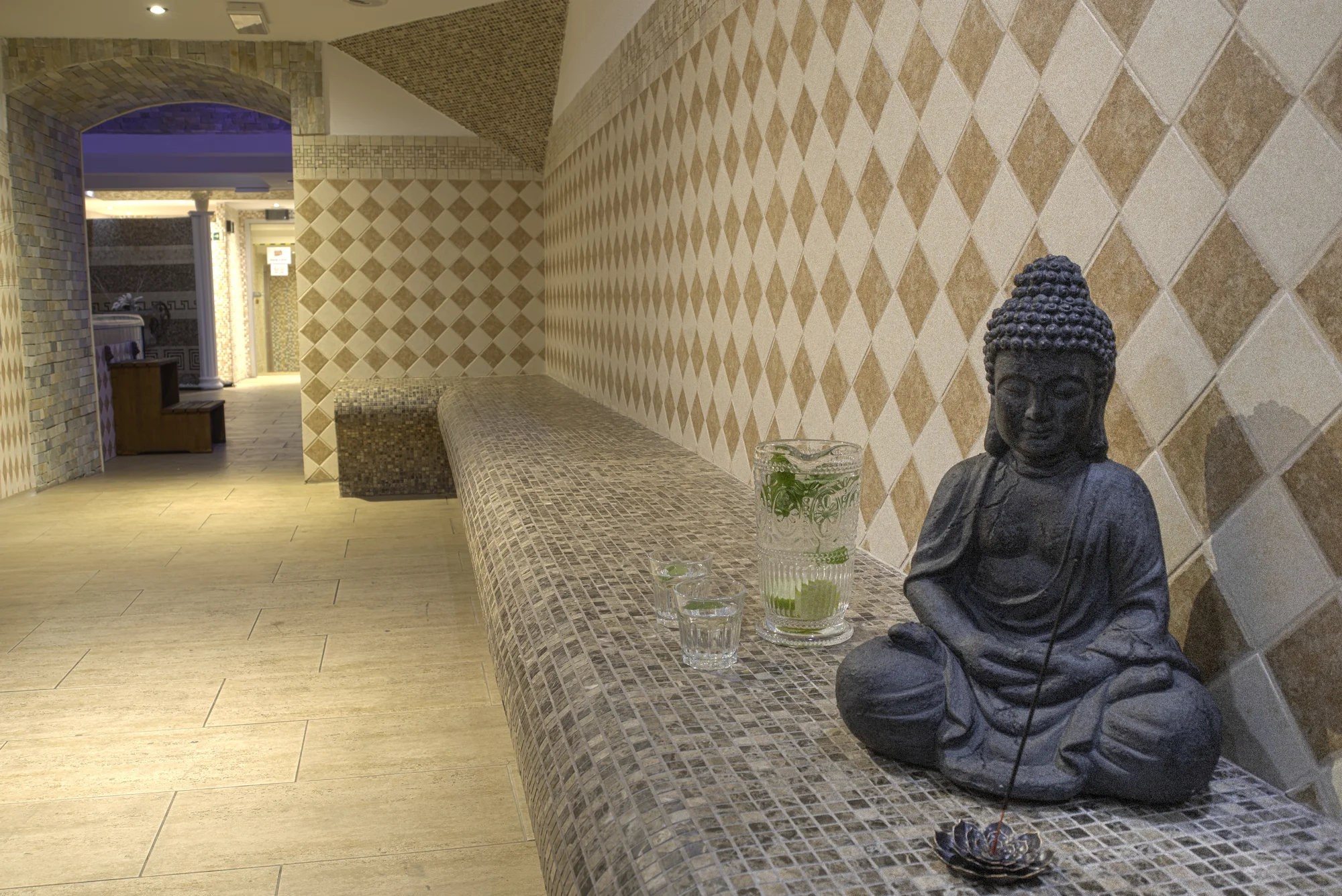 Privátní wellness na 1 či 2 hod. pro 2 osoby: vířivka, víno, obložená mísa i sauna