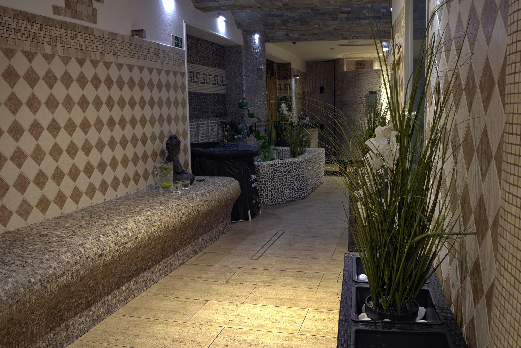 Privátní wellness na 1 či 2 hod. pro 2 osoby: vířivka, víno, obložená mísa i sauna