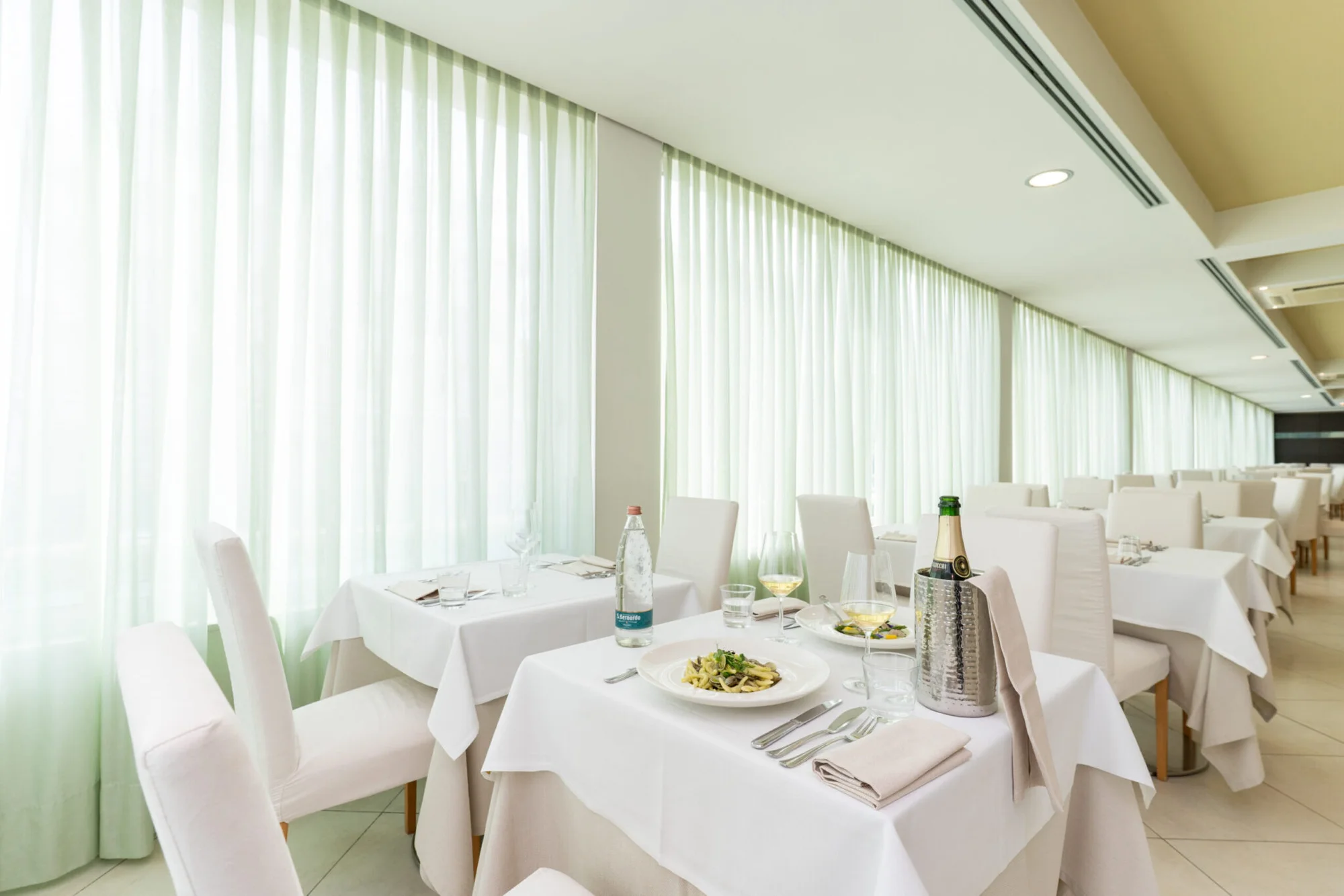 Dovolená v Itálii: hotel přímo u pláže, polopenze i venkovní bazén