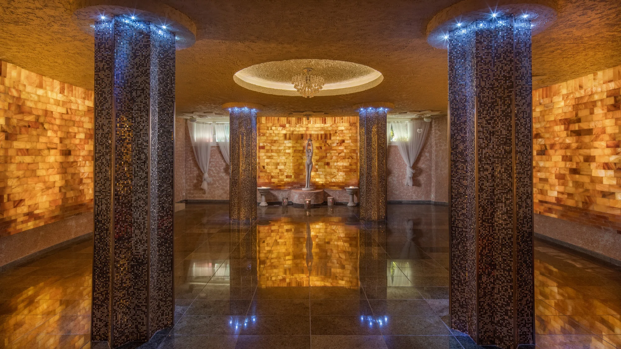 Pobyt s polopenzí, neomezeným wellness a procedurami ve 4* hotelu v Maďarsku